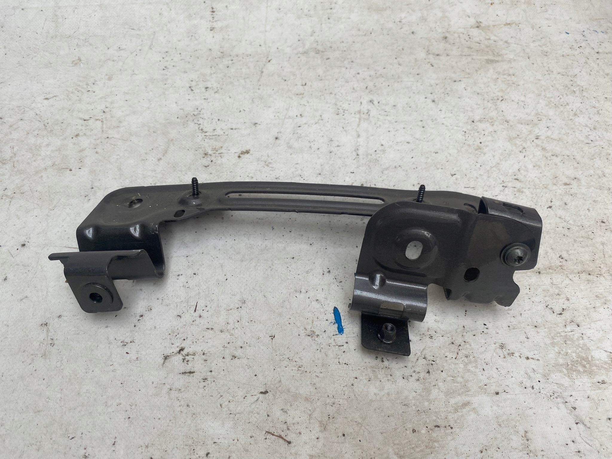 AUDI Q7 4M 15- Support plaque Console Aile Gauche 4M0821431