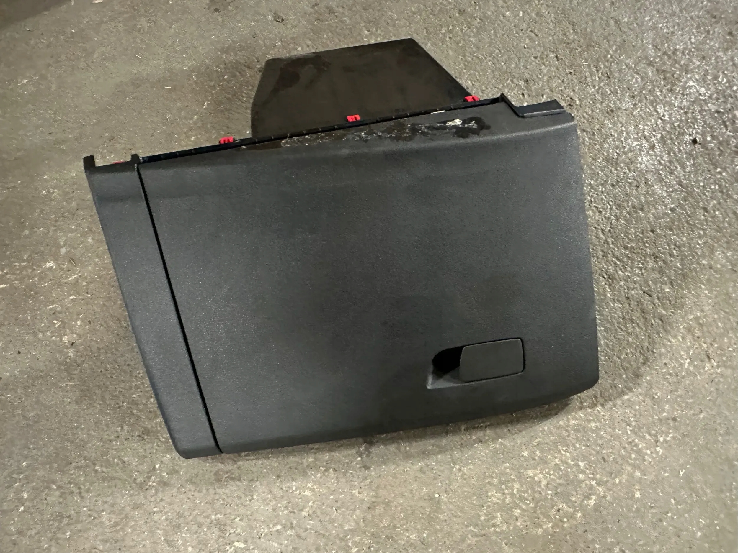 бардачок пассажира renault ARKANA 685007128R