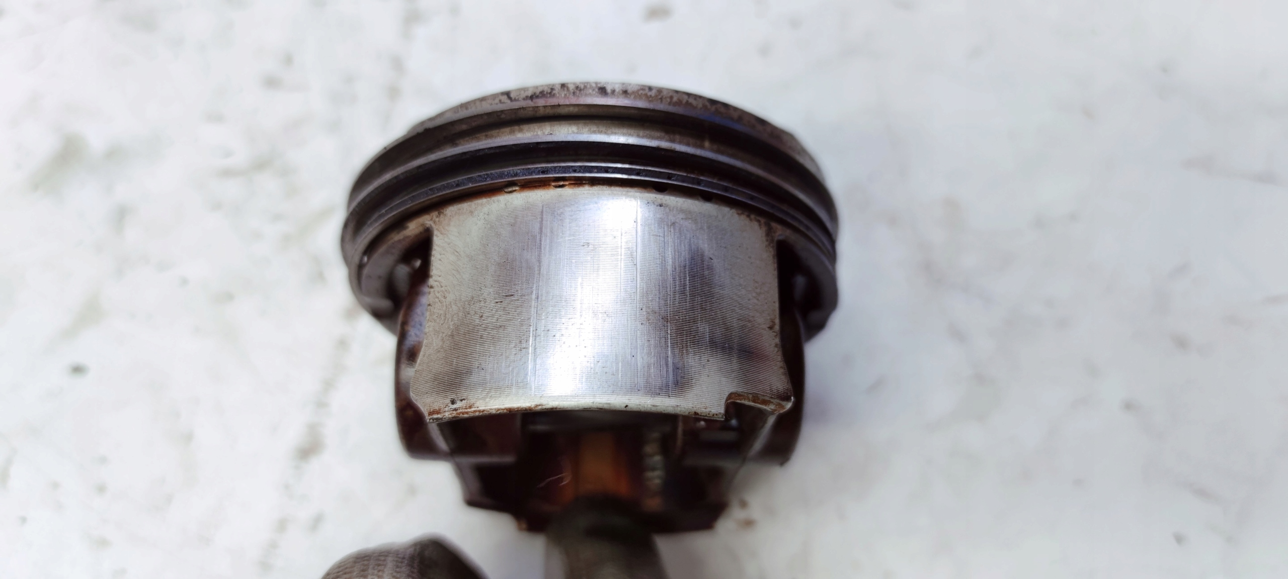 piston left AUDI 3.0TFSI CAJ 84L111 *2*