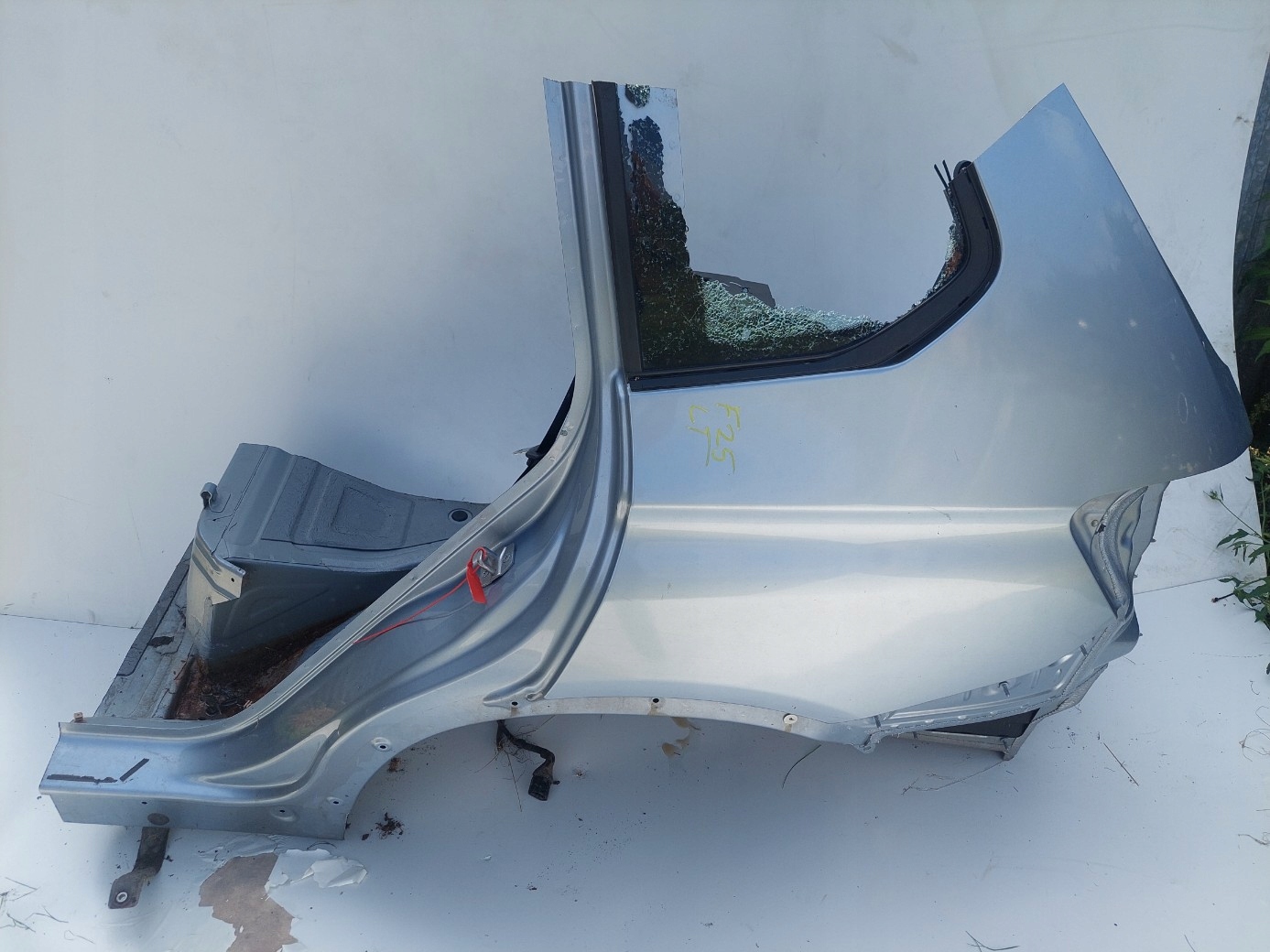 ЧЕТВЕРТЬ ЛЕВА ЗАДНЯЯ ЗАД. BMW X3 F25