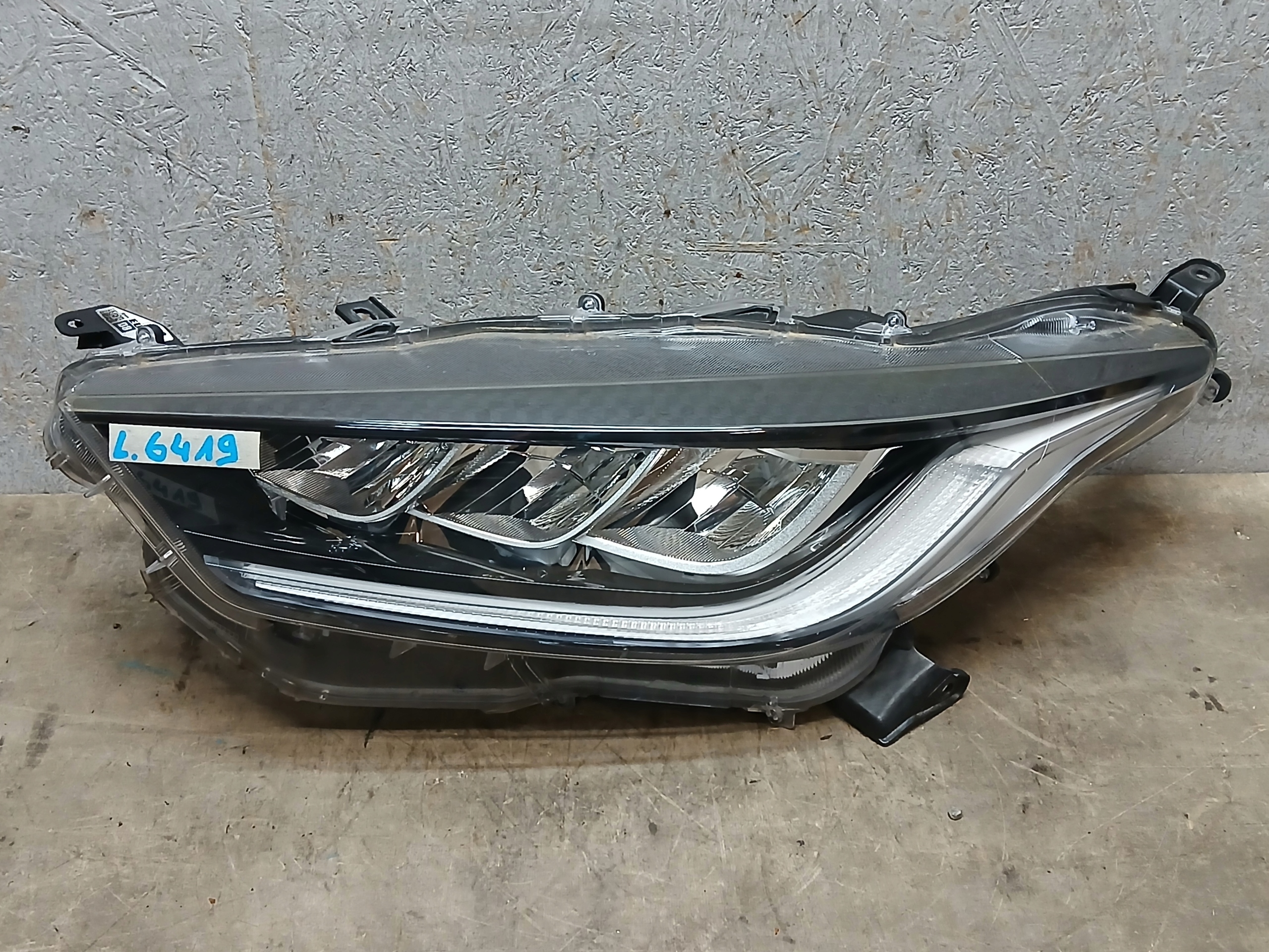 light front left TOYOTA YARIS IV 4 20- 0116823