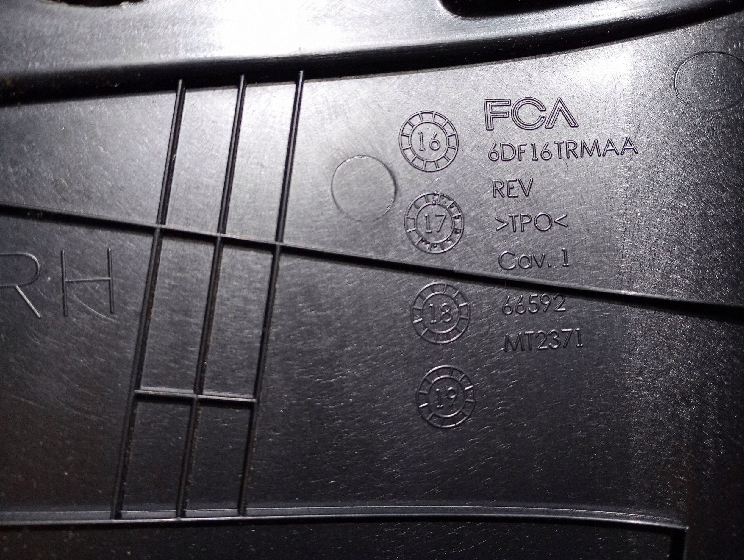 côté/latéral panel couverture montant C droit droite Dodge Durango 2021