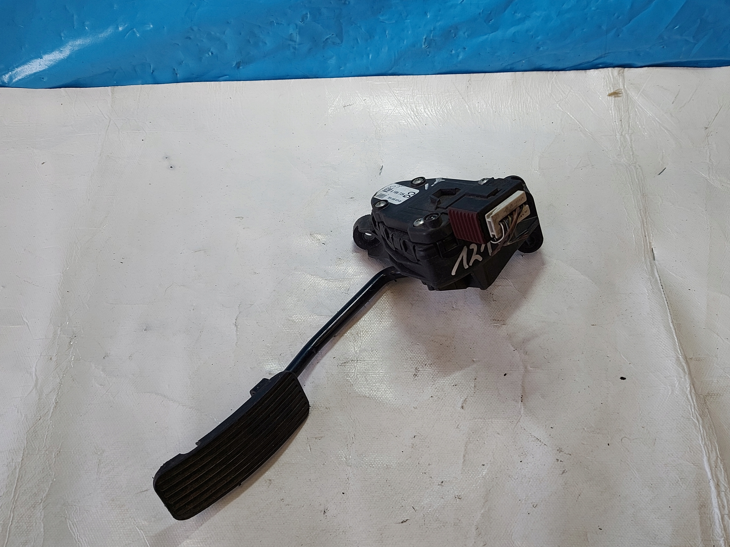 accelerator pedal VECTRA C 1.8 B 9186726CG