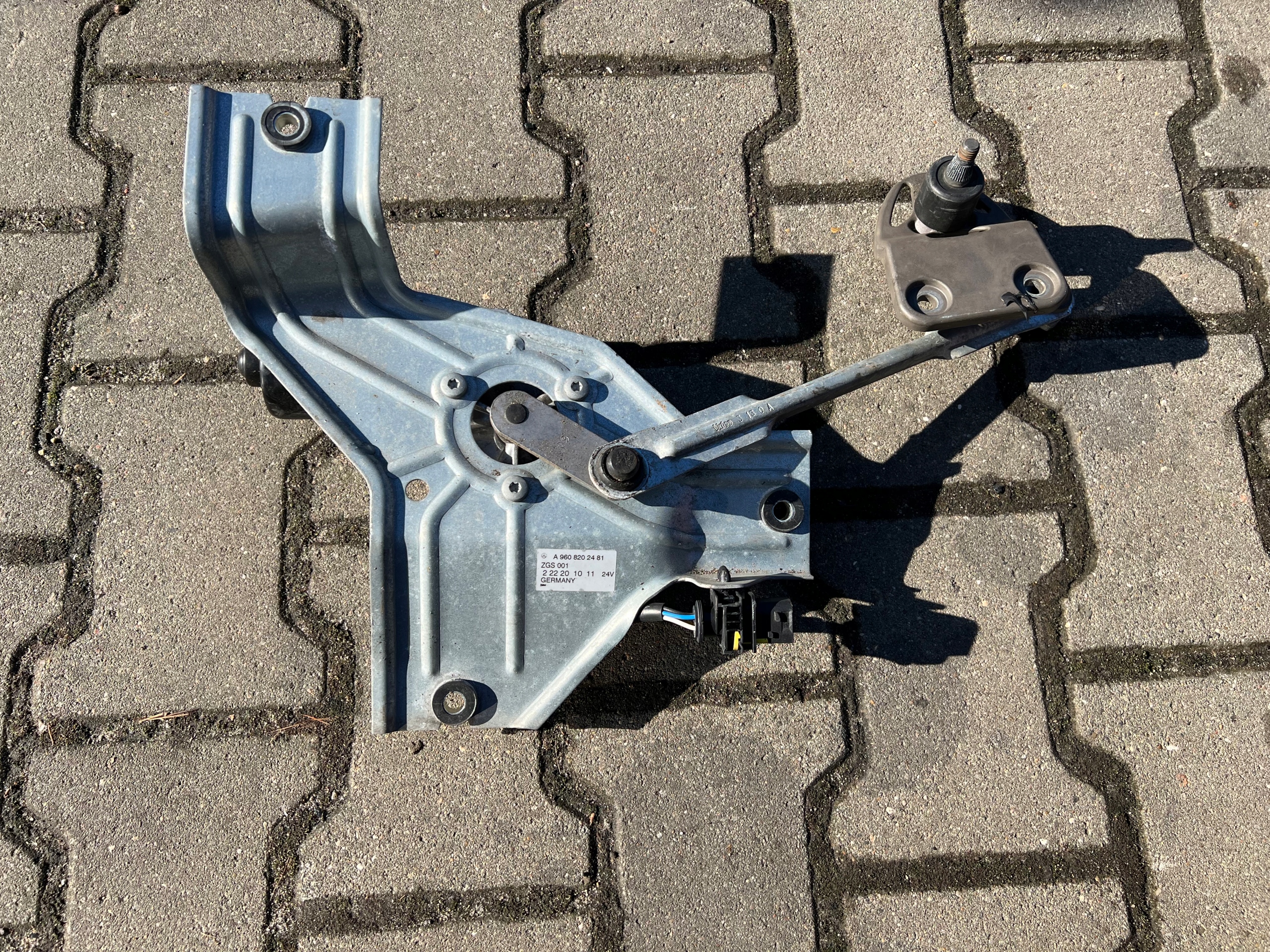 A9608202481 - Механизм стеклоочистителя Mercedes Actros MP4