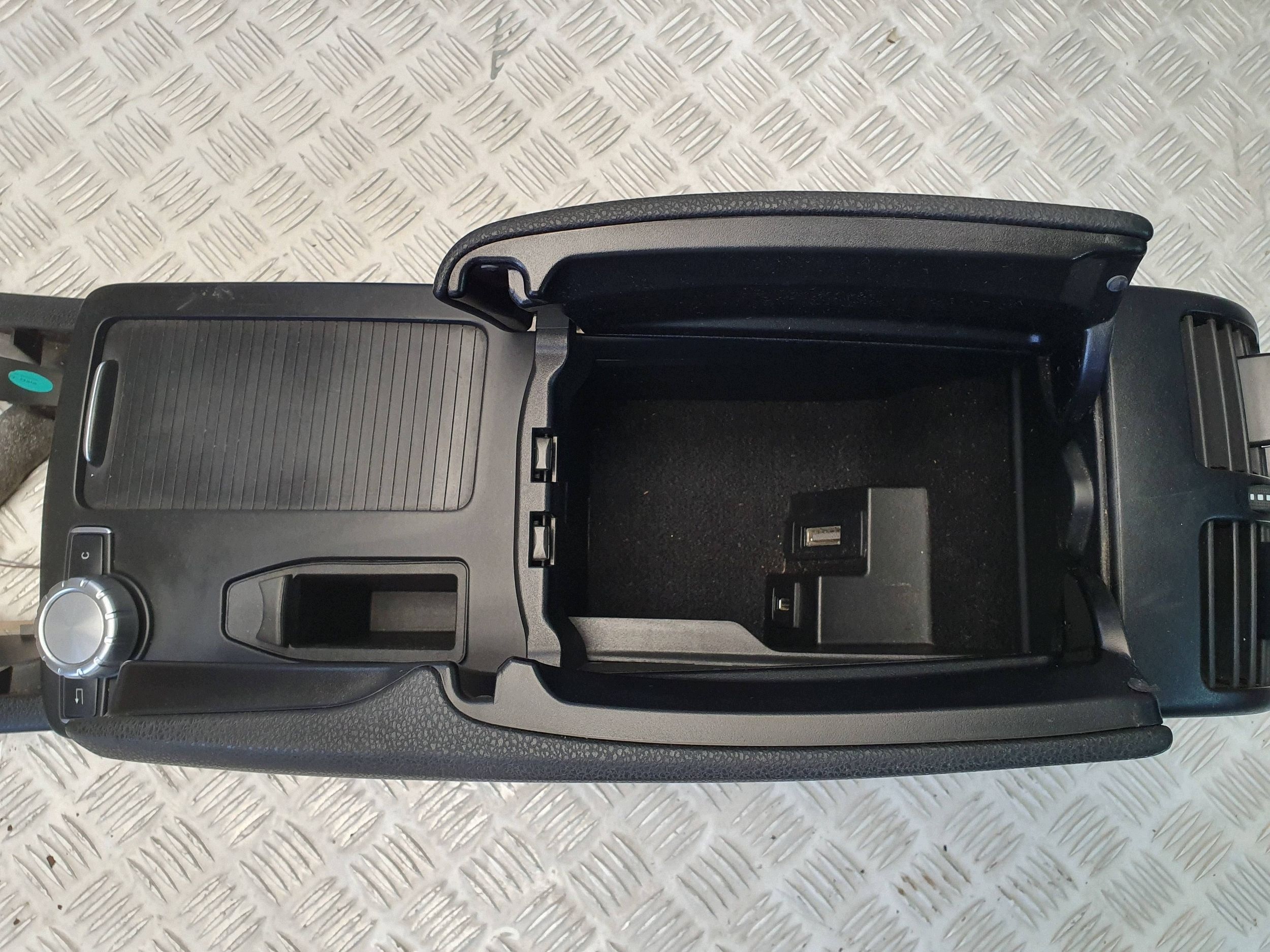 TUNEL armrest control panel EU A2046800150 MERCEDES GLK X204 W204