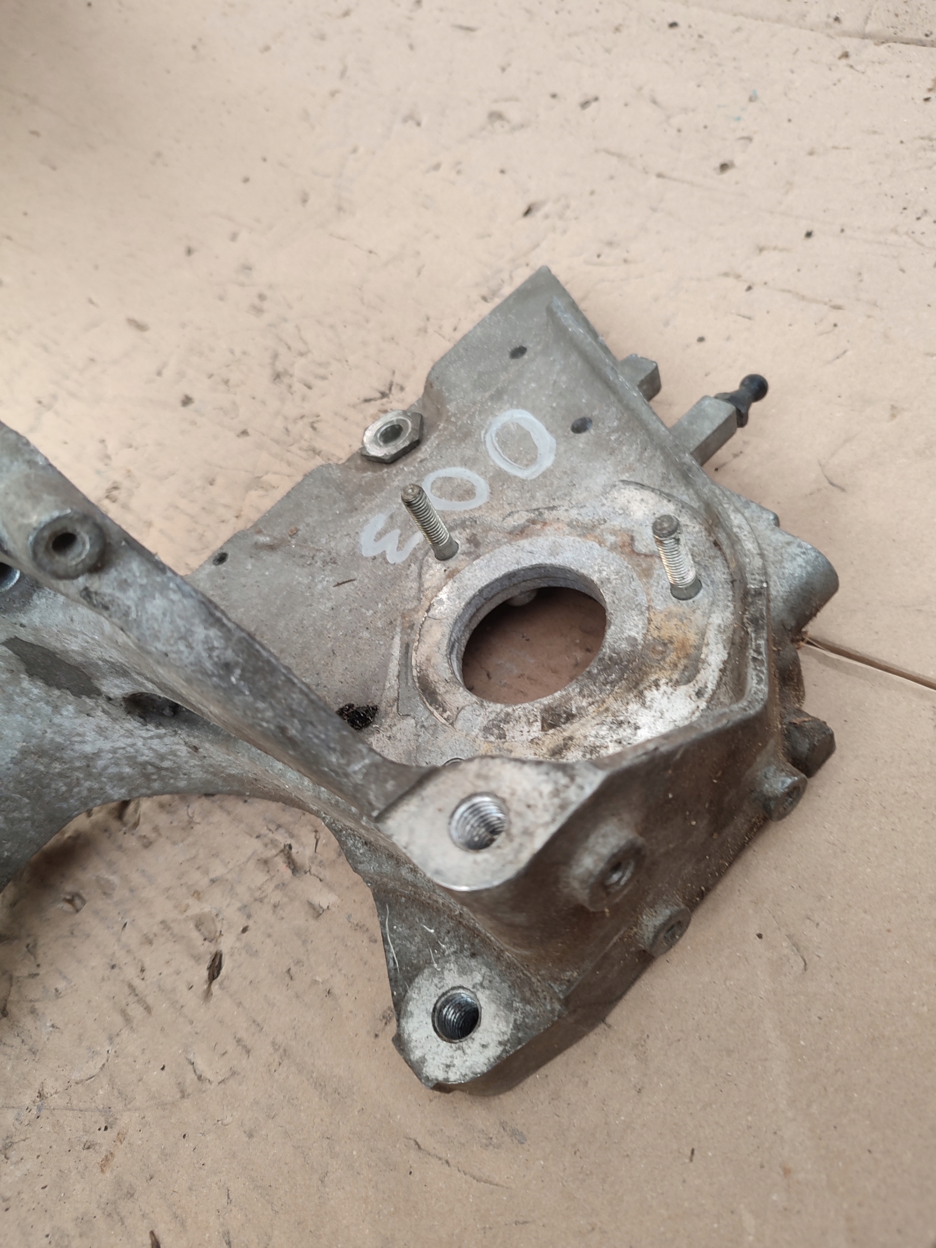 Support Support plaque Moteur OPEL ASTRA INSIGNIA 2.0 CDTI A20DTH 160KM 55566003
