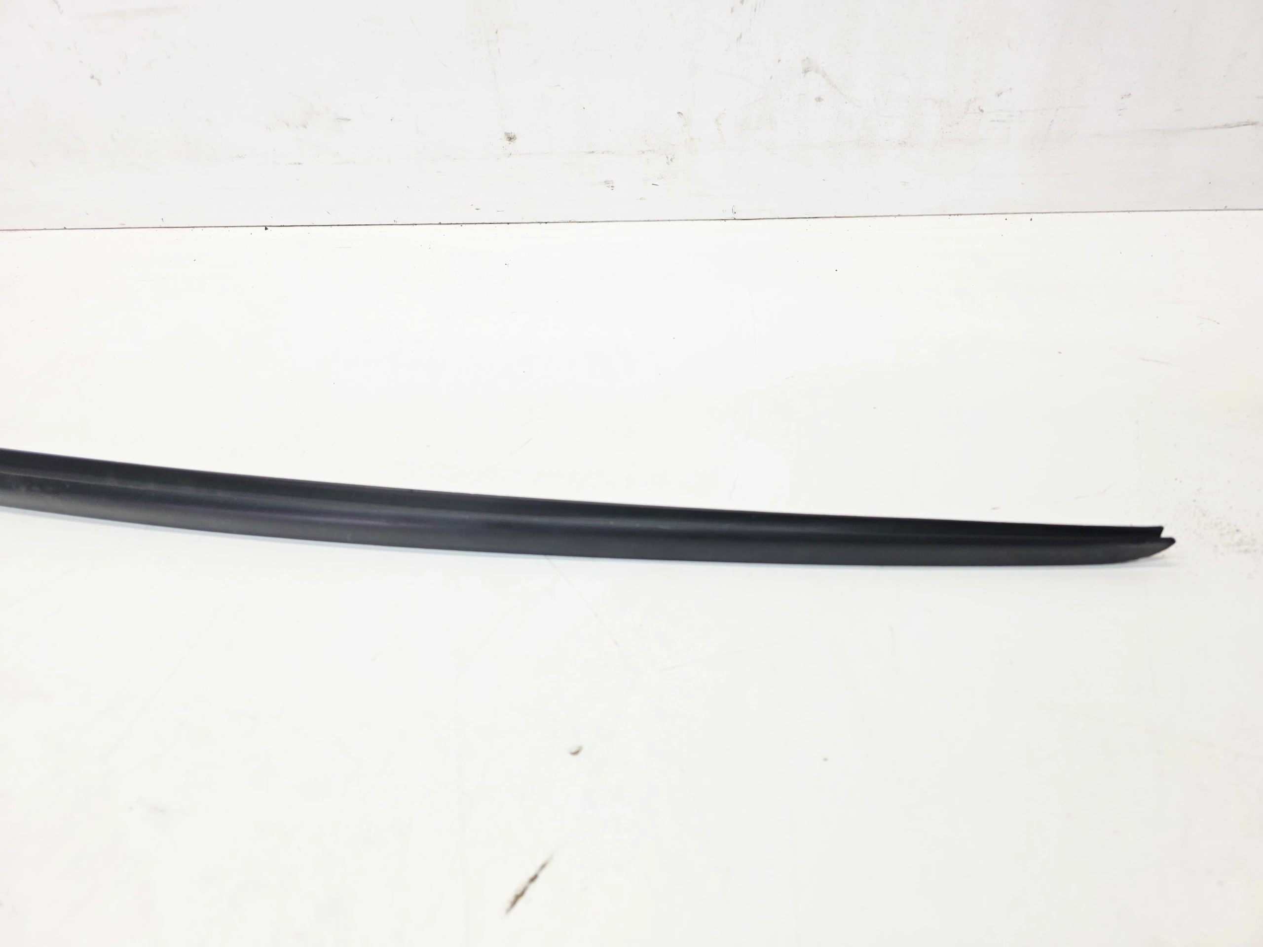 moulding dust windows CZOLOWEJ left AUDI A5 8W SPORTBACK 8W6854327B