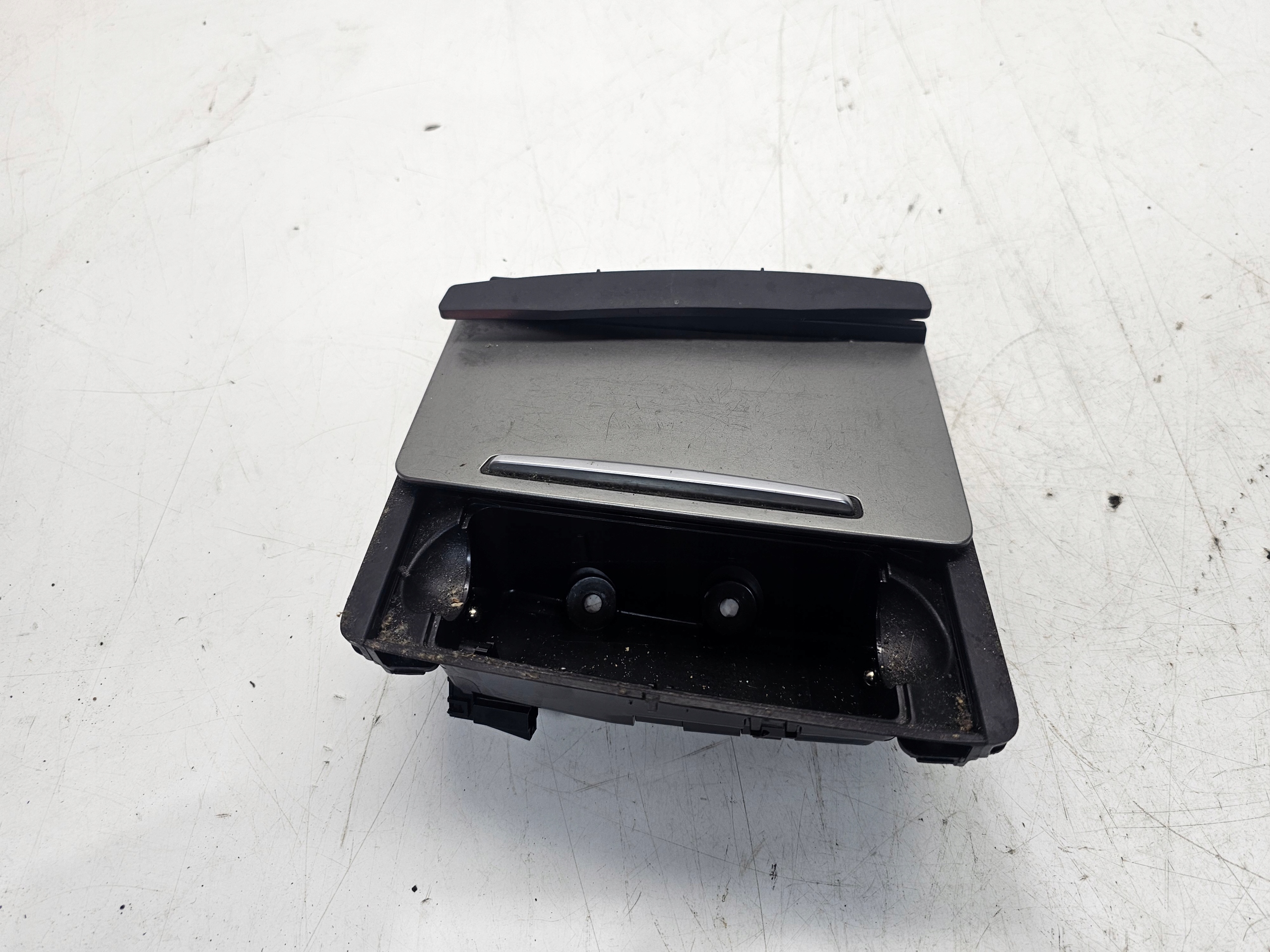 ashtray TUNELU SRODKOWEGO AUDI A6 C6 4F1857951C