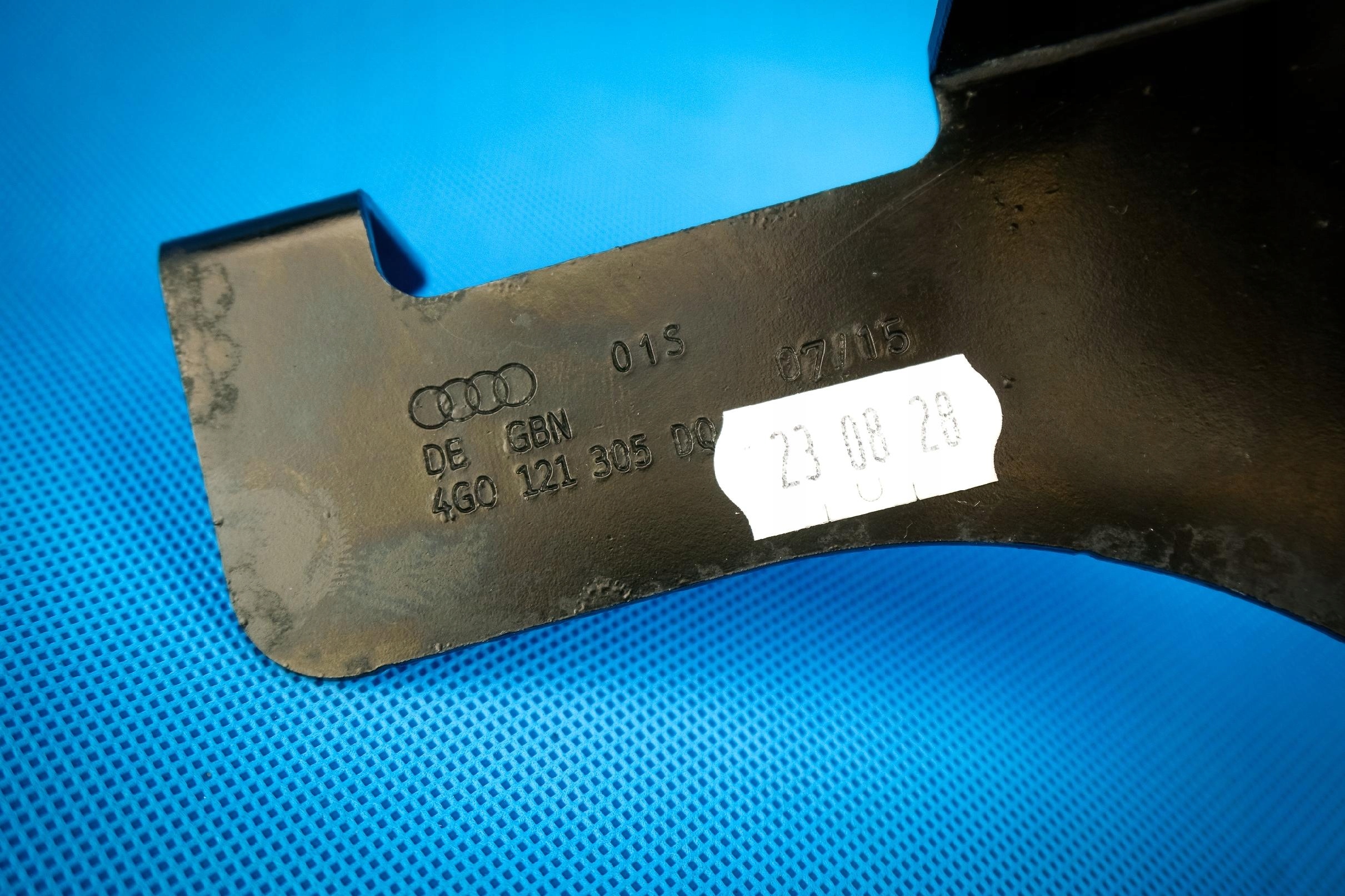drška pompki vode A6 4G A7 4G0121305DQ 3.0TFSI