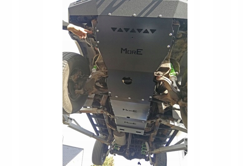 Передняя крышка двигателя Toyota Land Cruiser J90 / 95