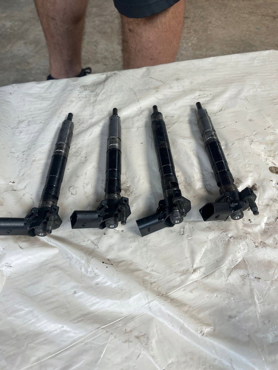 AUDI A3 8P A4 8K A6 2.0 TDI CBA CBB CAG CAH injector 03L130277