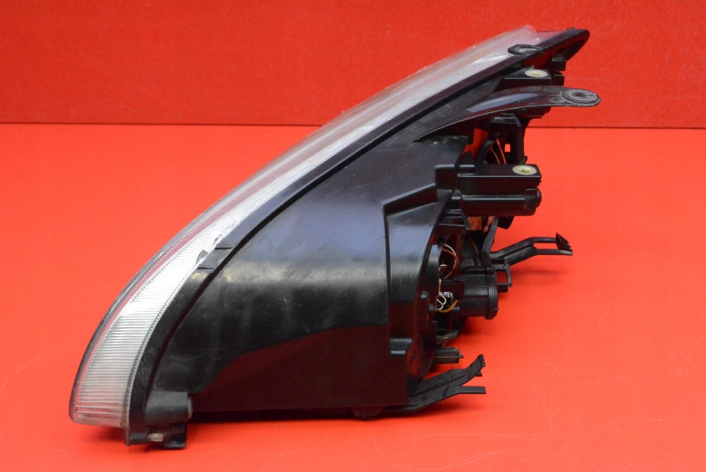 REFLEKTOR right light front EU FORD FOCUS MK2 04-08