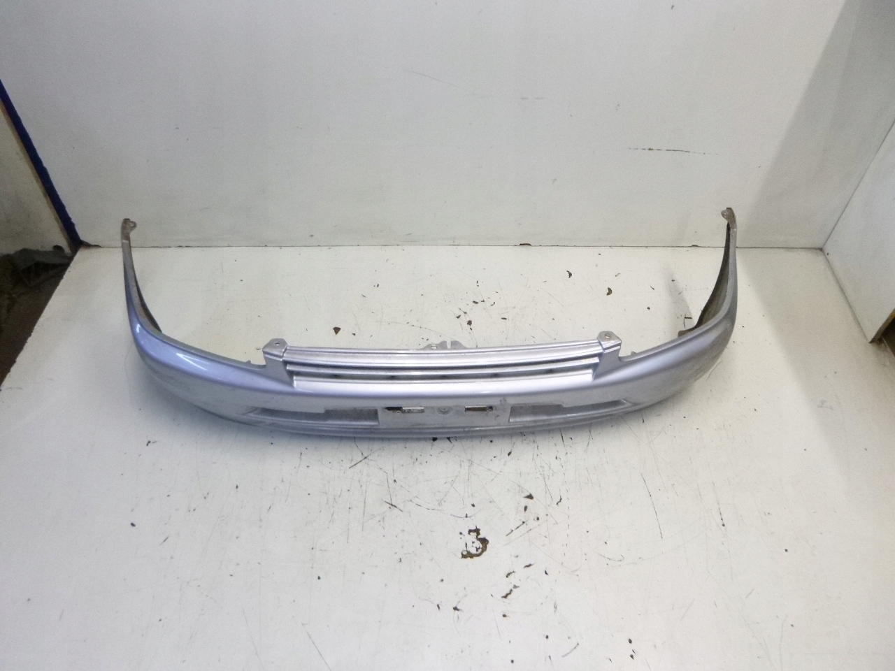 Frontstoßstange Toyota Starlet P9 96-99r.