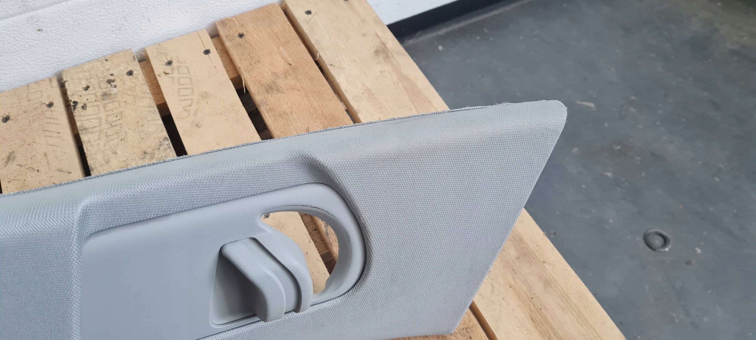 A4 B9 8W pillar B cover supports left front SZARO TYTANOWY 8W0867243D