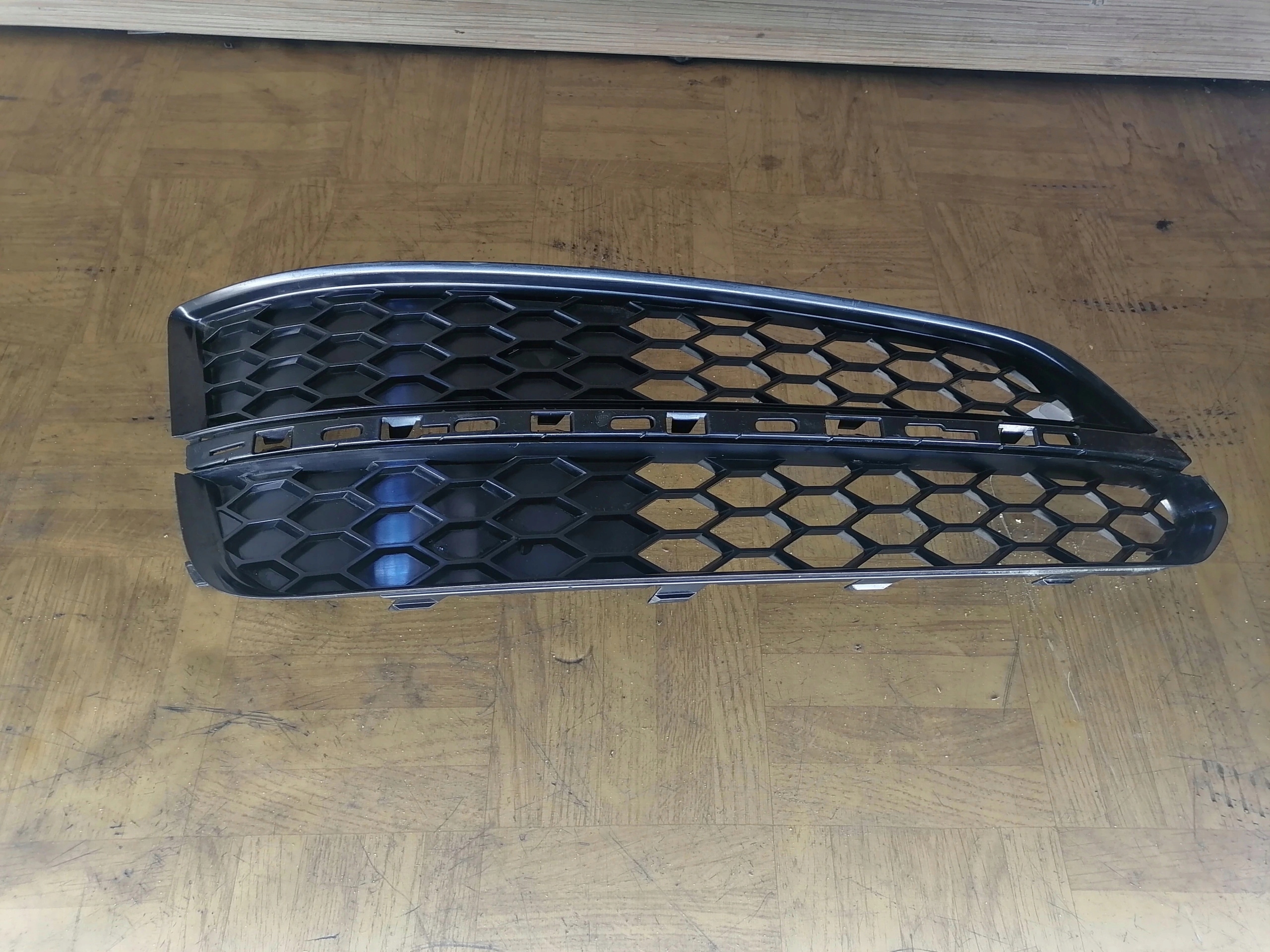 4H0807680AB - AUDI A8 D4 S8 LIFT решетка бампера правая 4H0807680