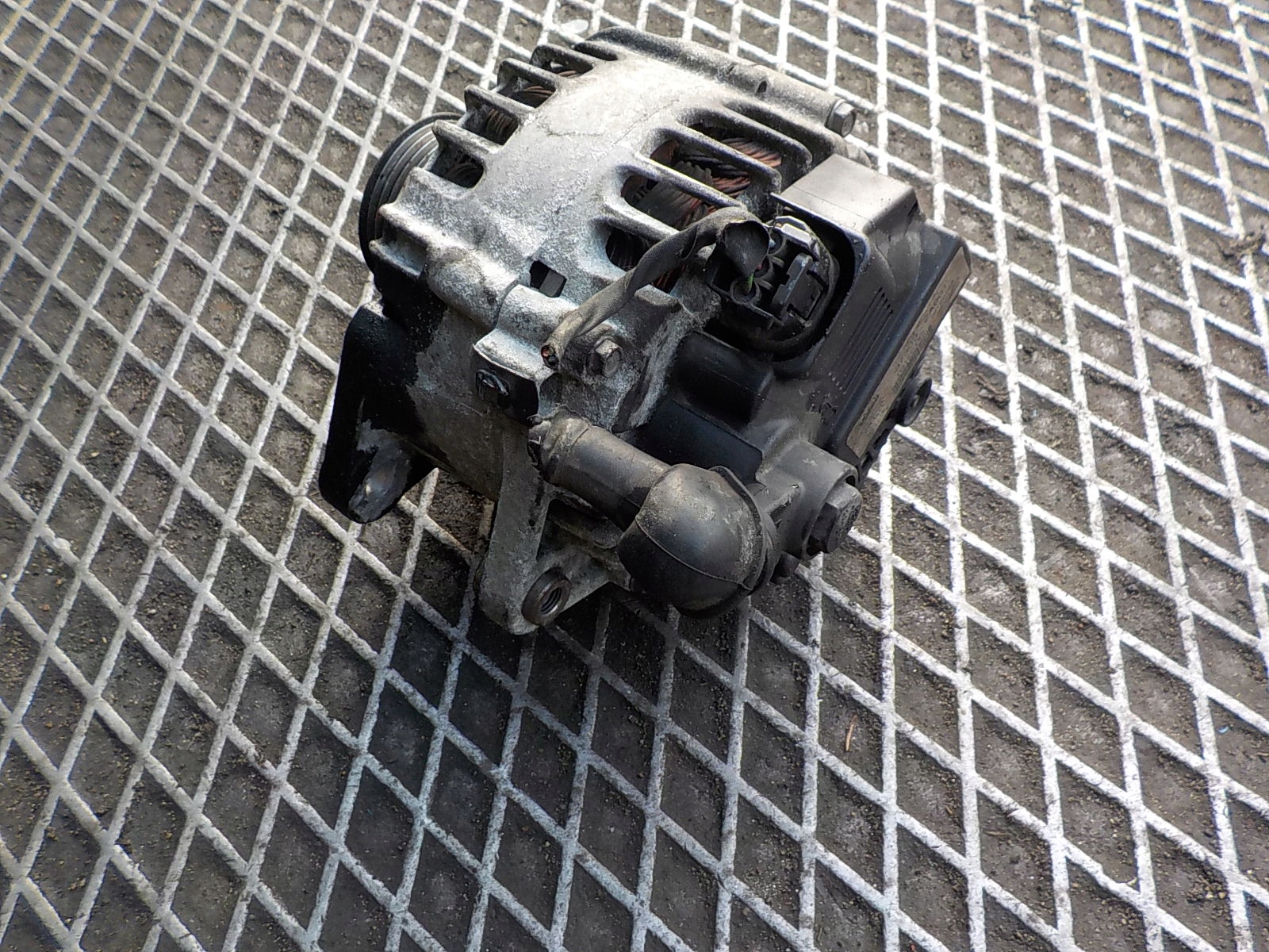 KIA CEED 1.6 CRDI ORG alternator 37300-2A601