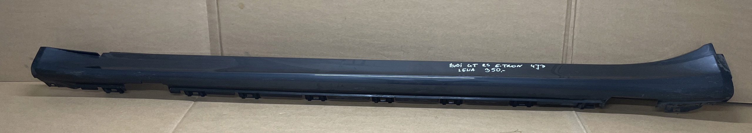 AUDI Е ТРОН GT RS НАКЛАДКА ПОРОГА ЛІВА 4J3j3853855