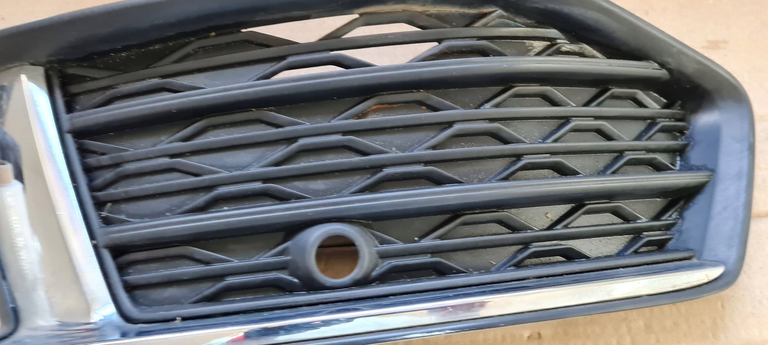 A6 C8 4K grid of a bumper left left front 4K0807681C