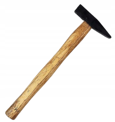 

Młotek Ślusarski Drewniany Trzonek 300G