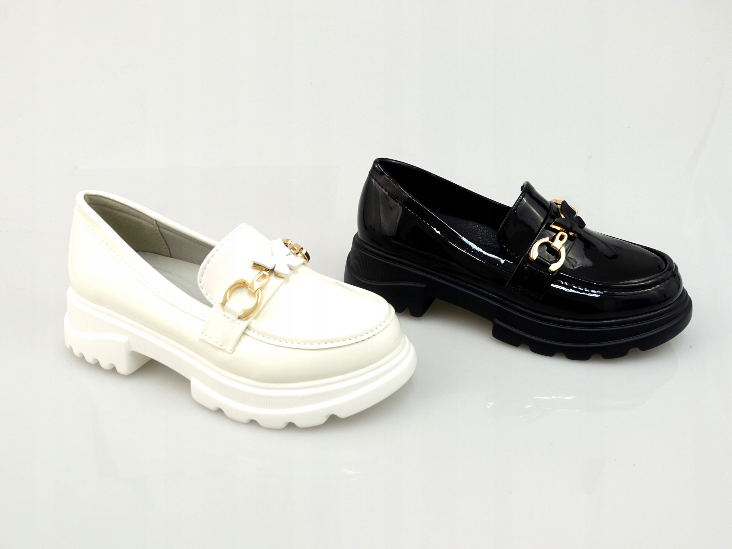 WSUWANE DZIEWCZĘCE LOAFERSY LAKIEROWANE MOKASYNY PÓŁBUTY białe Z KLAMRĄ 32 Długość wkładki wew. 20.5 cm