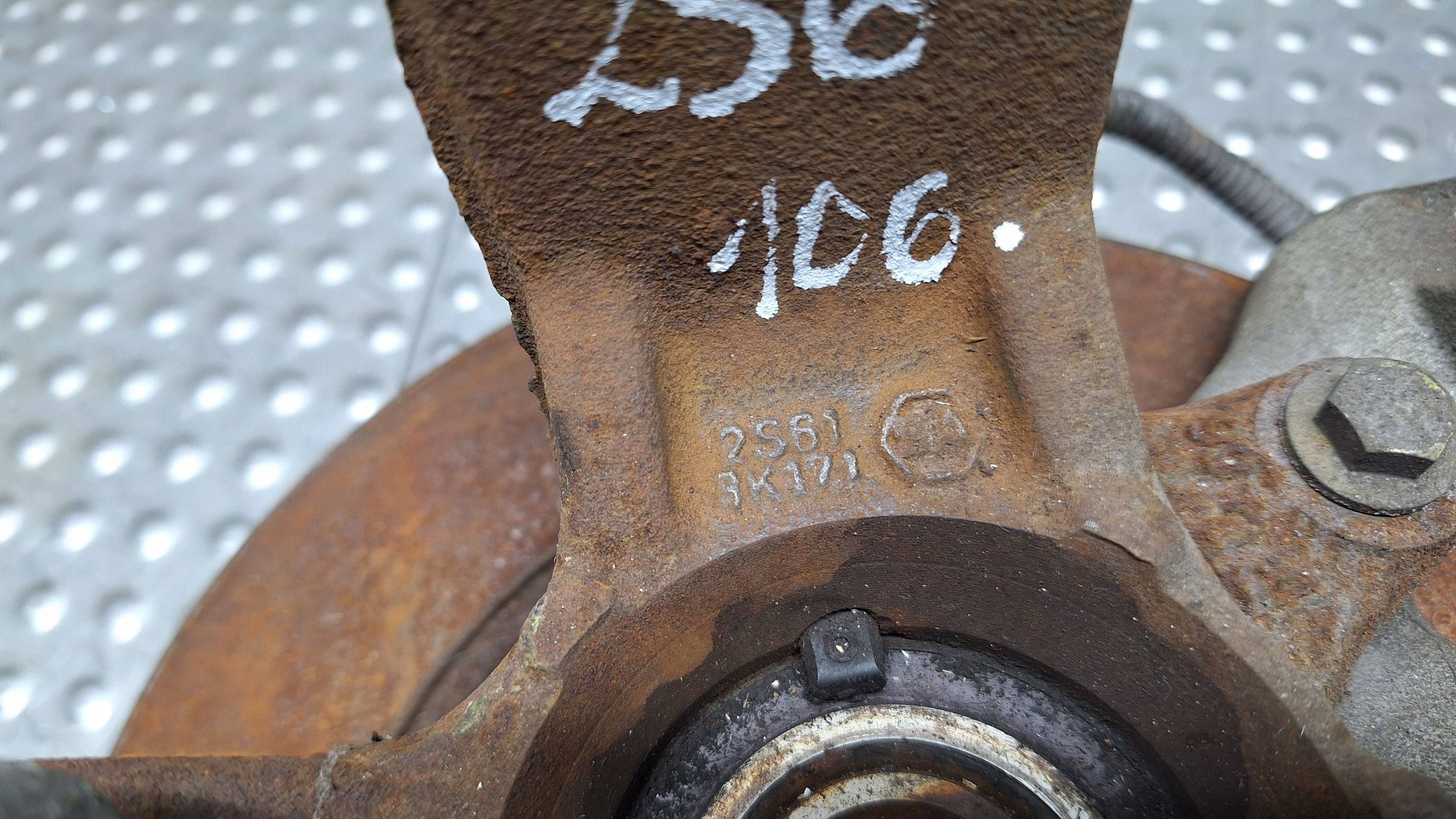 swing left front 2S61-3K171-BA FORD FIESTA FUSION MK6 1.4D