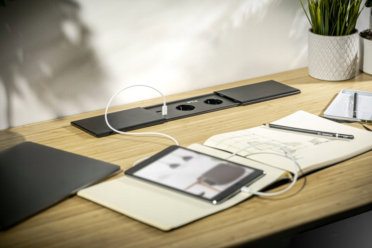 Predlžovač zapustenej zásuvky Prestino 2x230V Usb A+c, strieborný