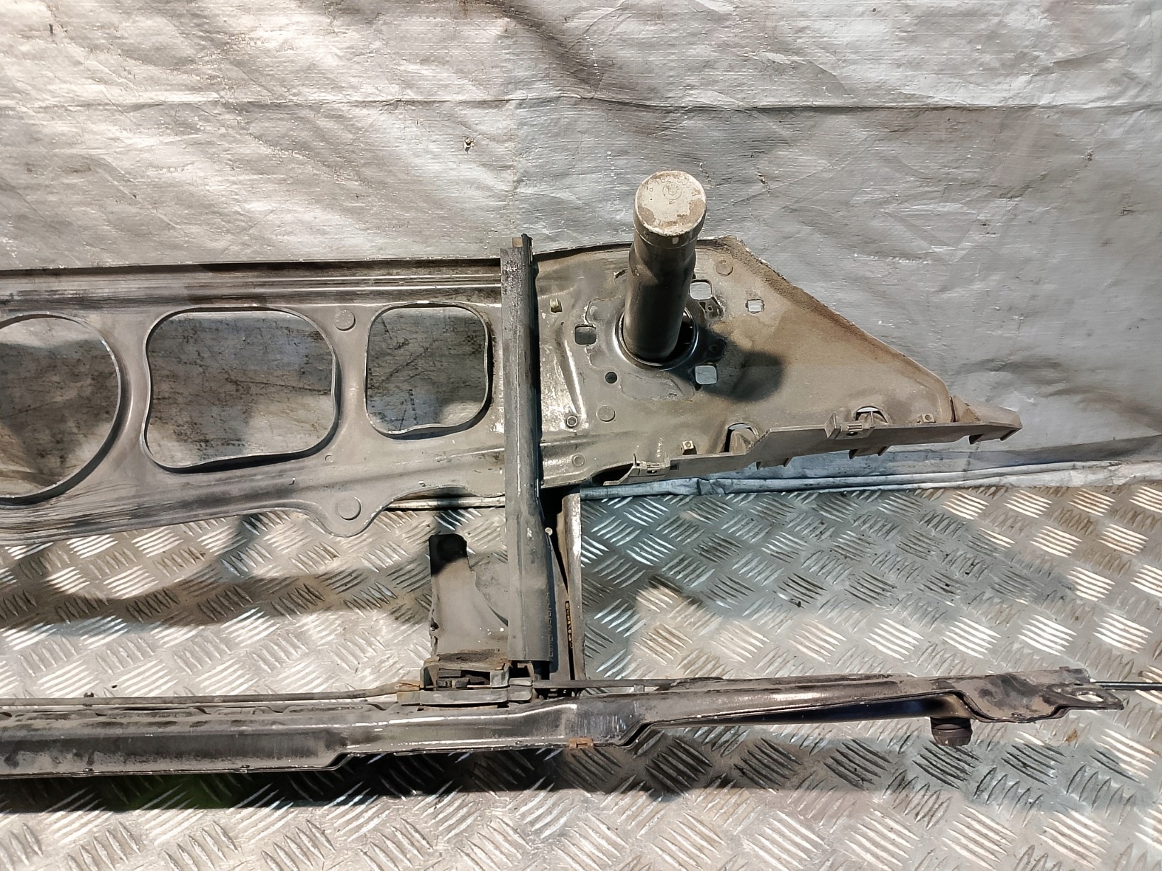 stěna chladičů příčka BMW E39 3.0 D