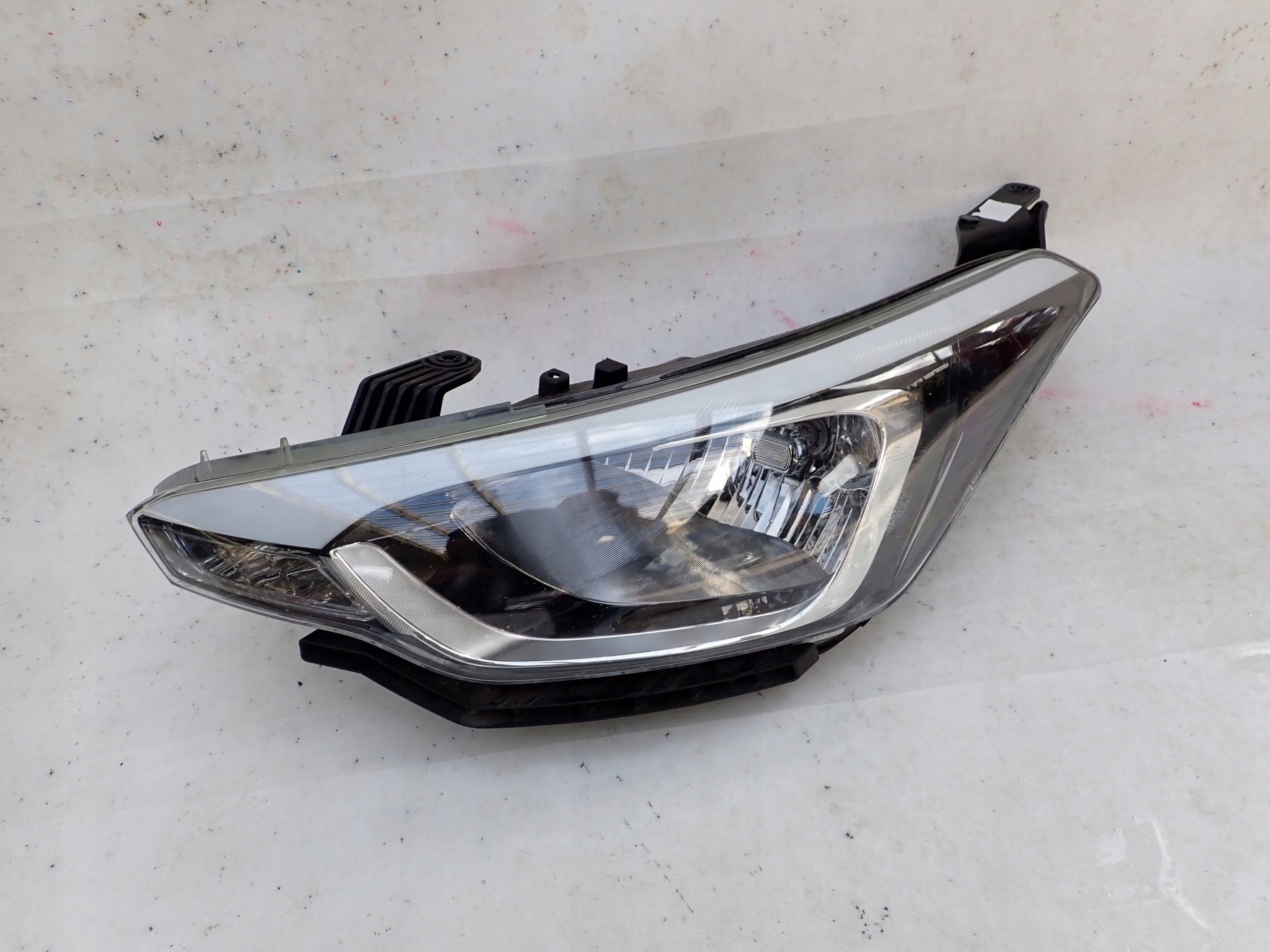 HYUNDAI I20 II 14- light left front front PUSZKA