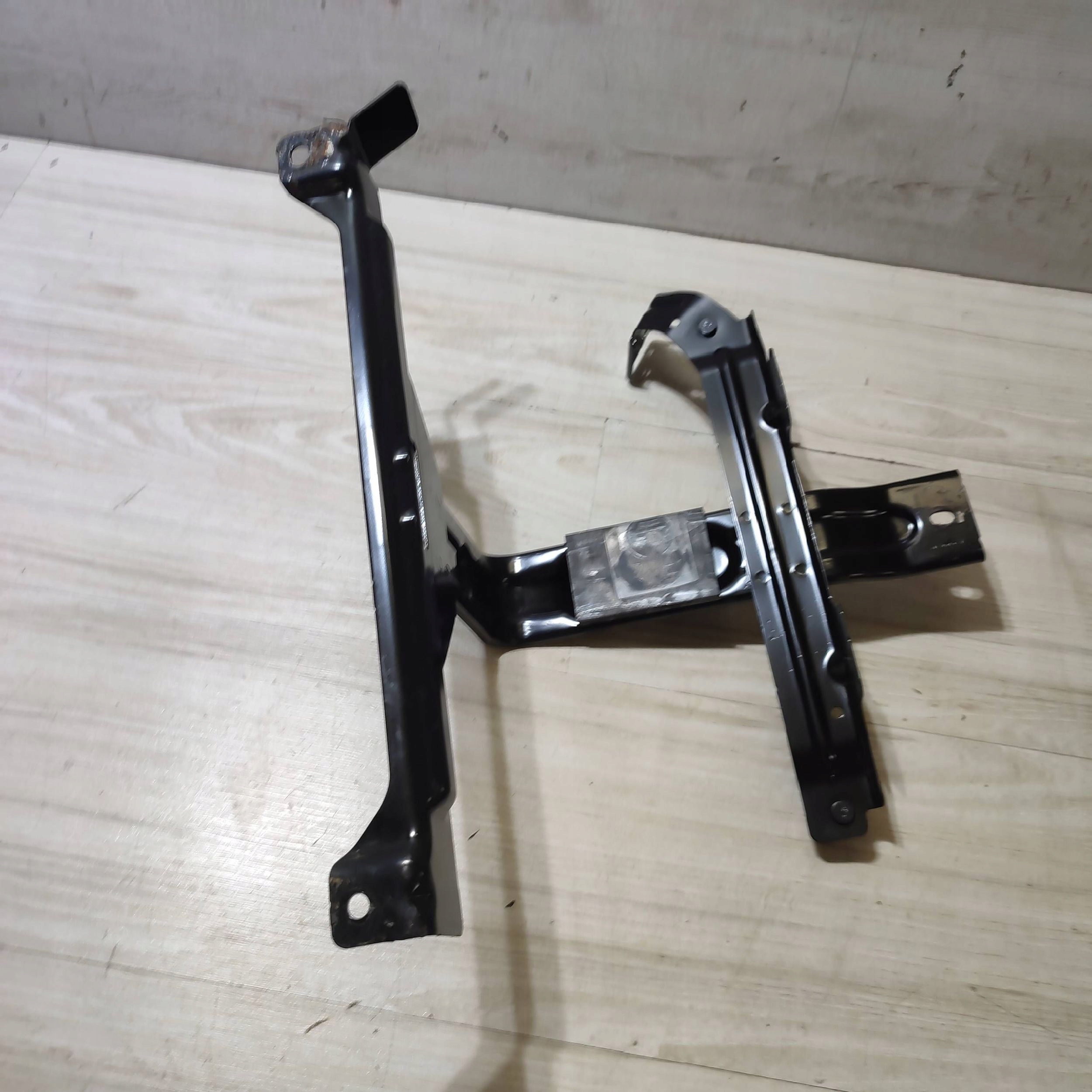 Halter akumulatora Jaguar F-Pace HK8347066AE