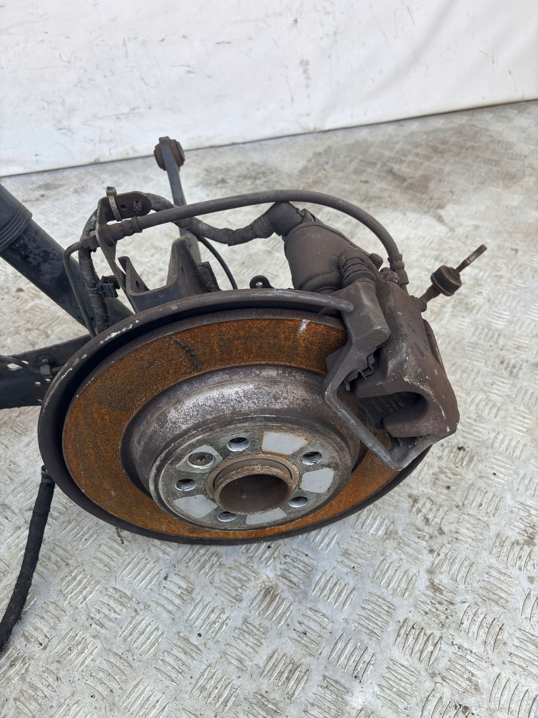 swing arms rear left VOLVO V60 11