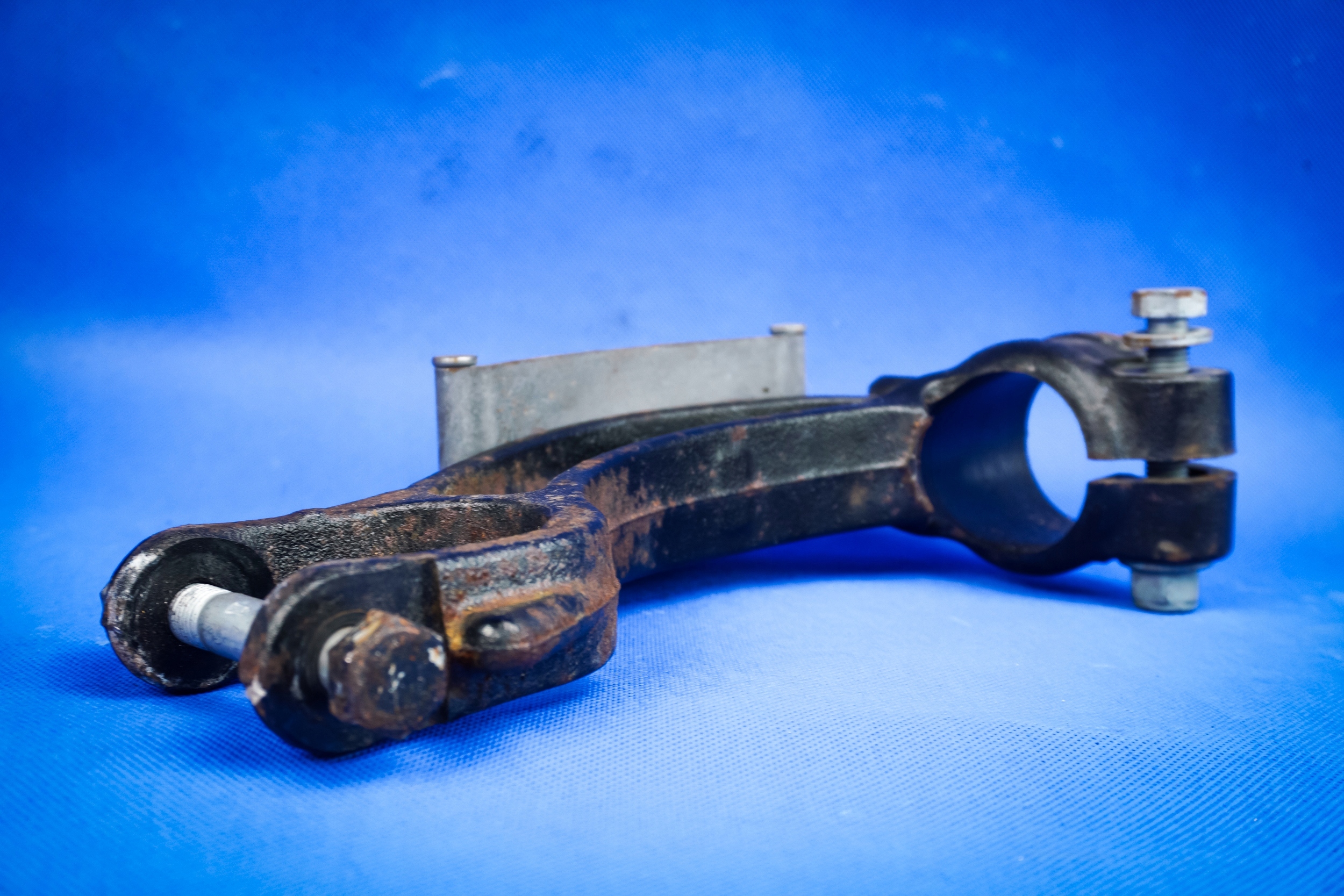 Widelec Amortiseur Audi A8 S8 4H 8R0413037C