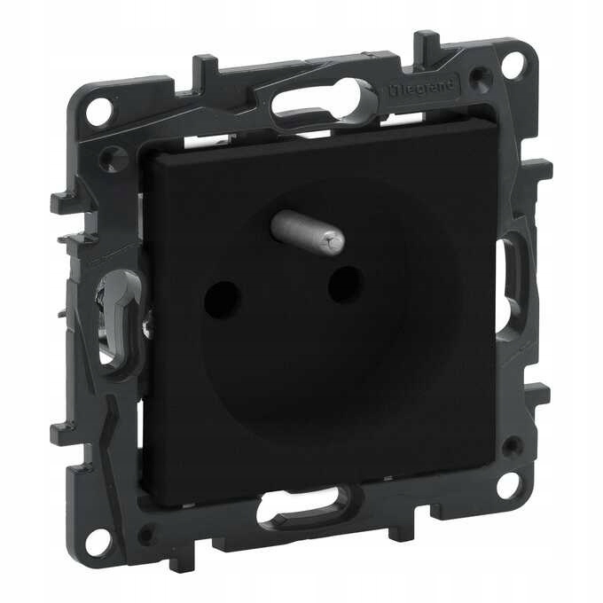 

Gniazdo pojedyncze z uziemieniem Czarne Niloe Step