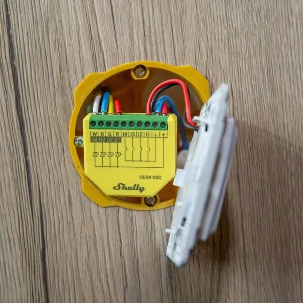 SHELLY Plus RGBW PM Moduł RGBW/RGBWW z pomiarem mocy — 2