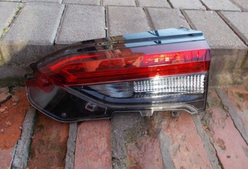 TOYOTA RAV4 19-21 LAMPA PRAWA TYŁ TYLNA KLAPA