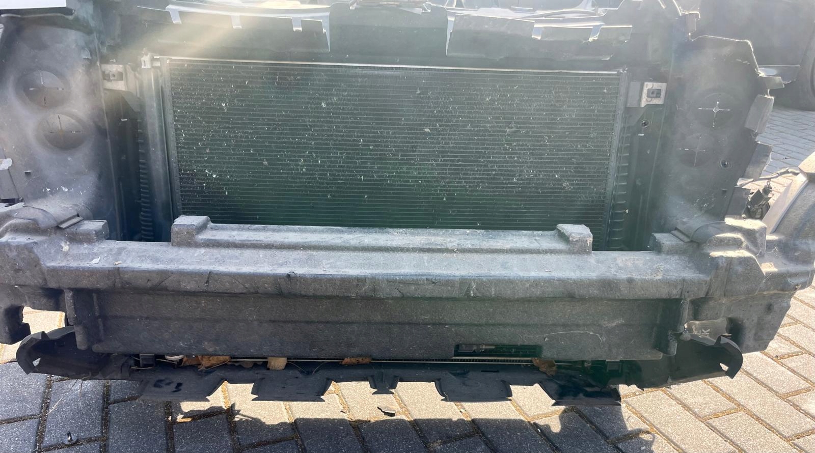 AUDI Q7 KOMPLETNY PAS PRZEDNIE przód 3.0 TDI 4M Producent części Audi OE