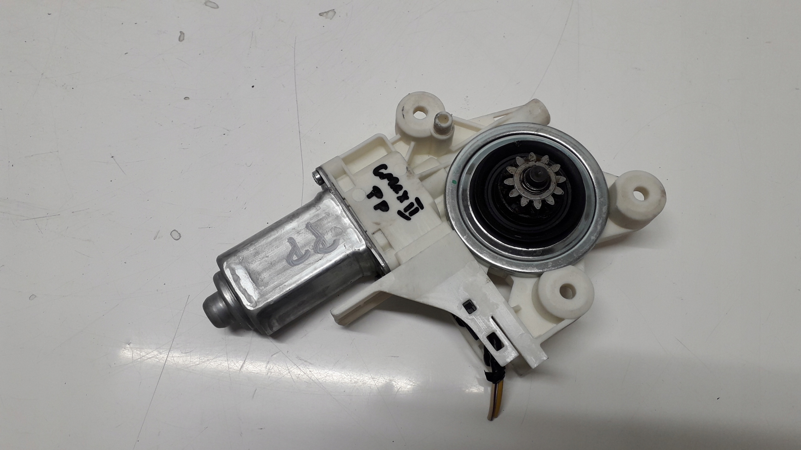 FORD C-MAX MK1 03- SILNICZEK SZYBY PRAWY PRZÓD