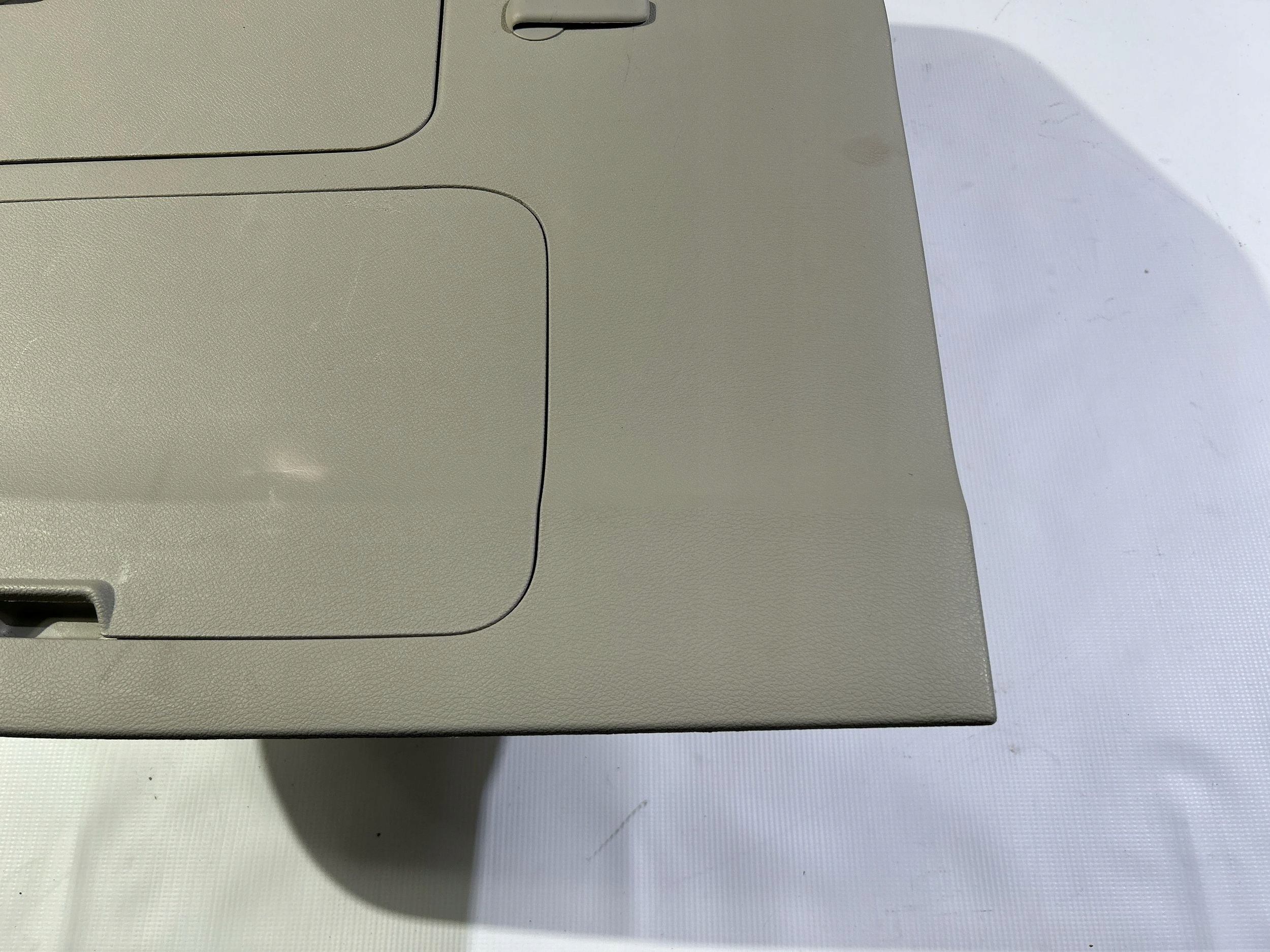 bok panel skříňka spolujezdce kufru Chrysler Pacifica 2021