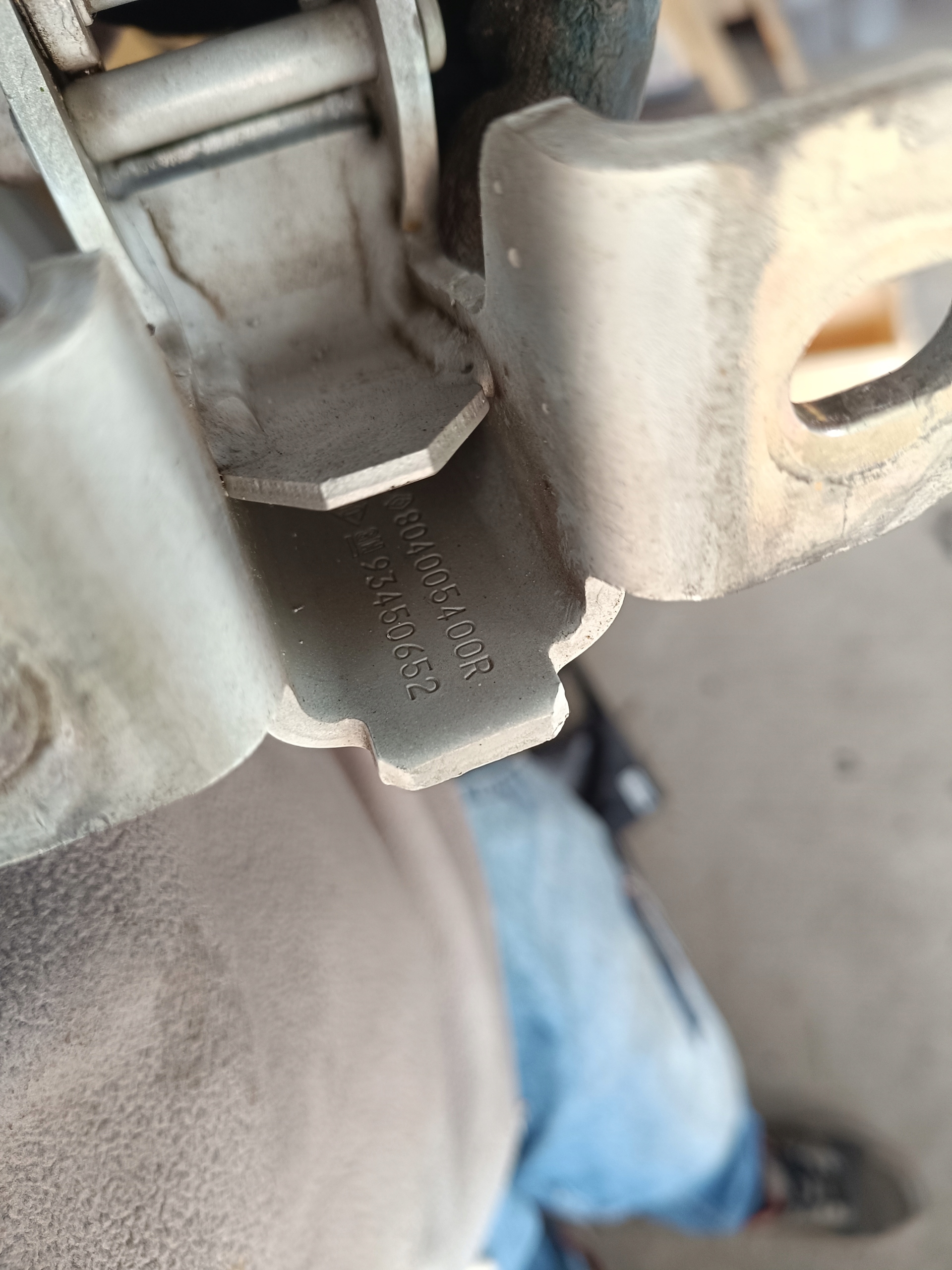 hinge door right left front TRAFIC III VIVARO B III 804005400R