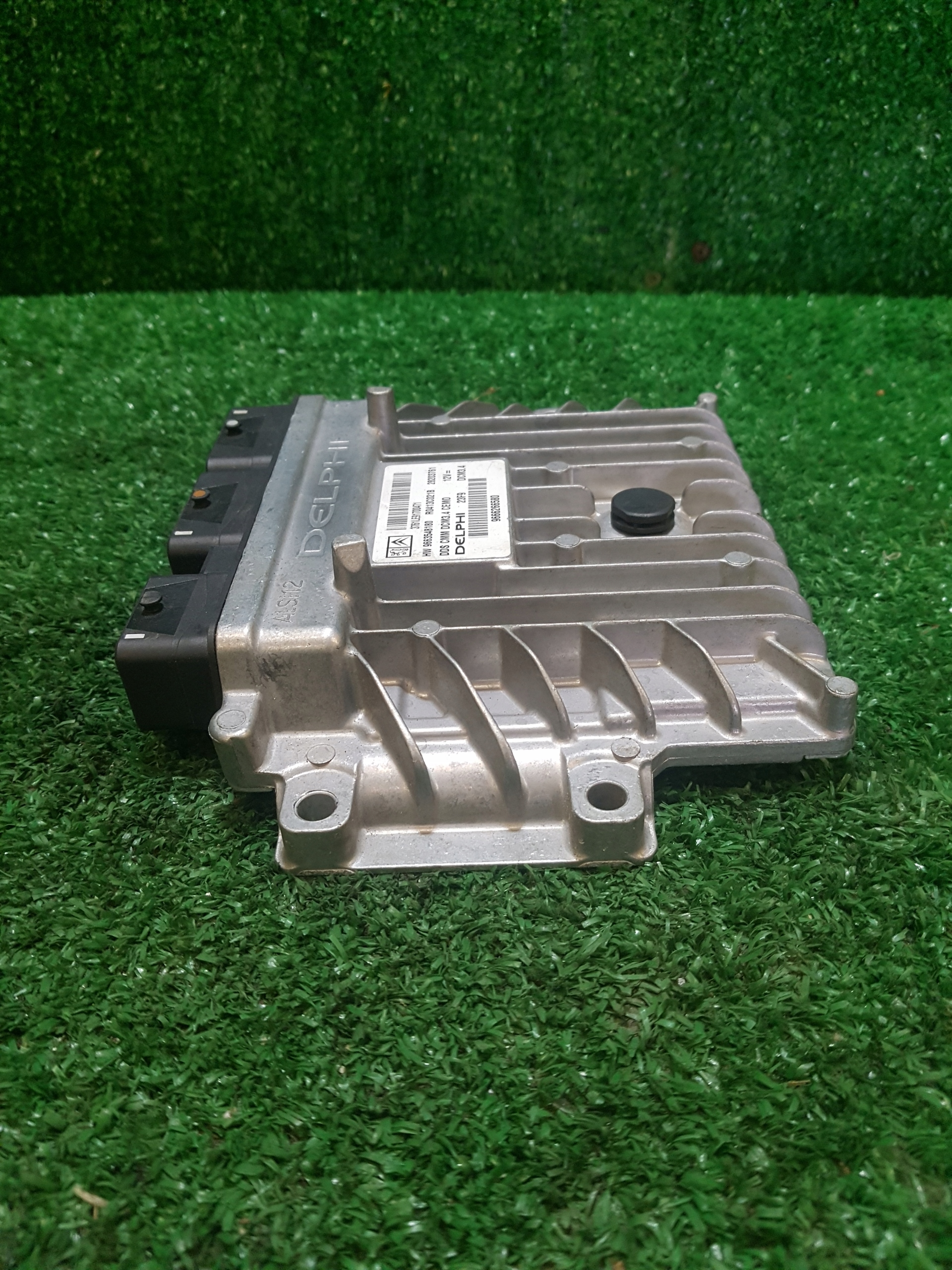 computer of the engine control unit CITROEN C5 III 9666266580