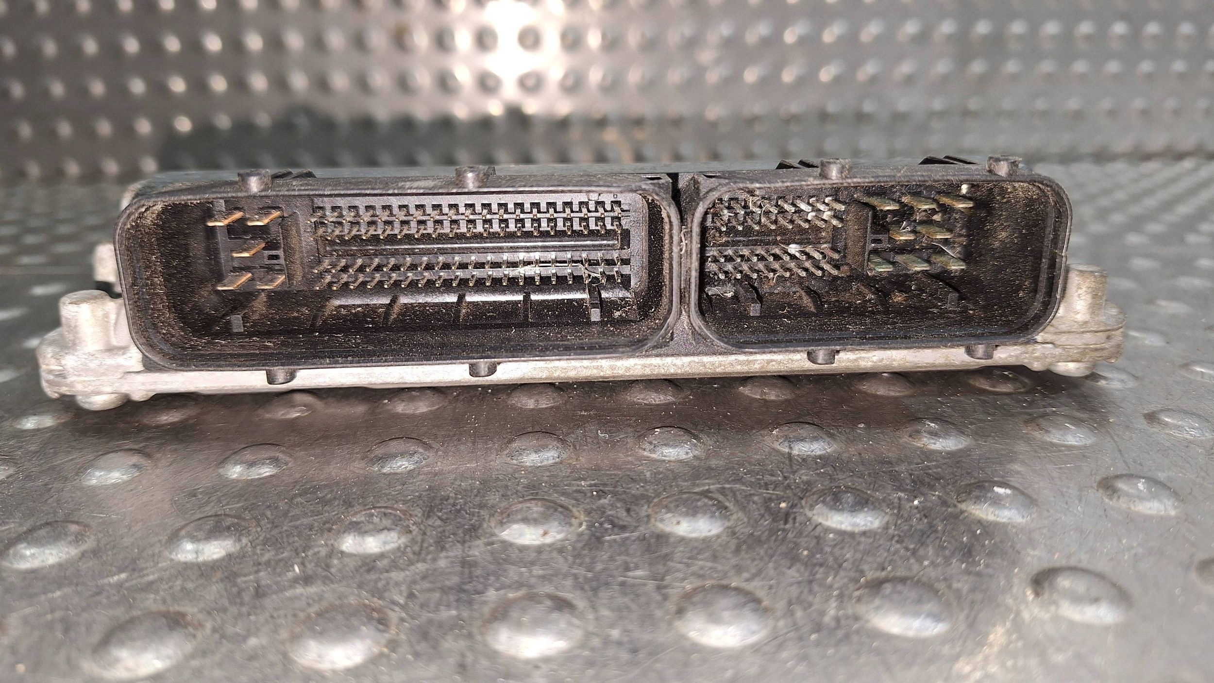 computer control unit of the engine 03E906033L VW POLO IV IBIZA III 1.2 12V