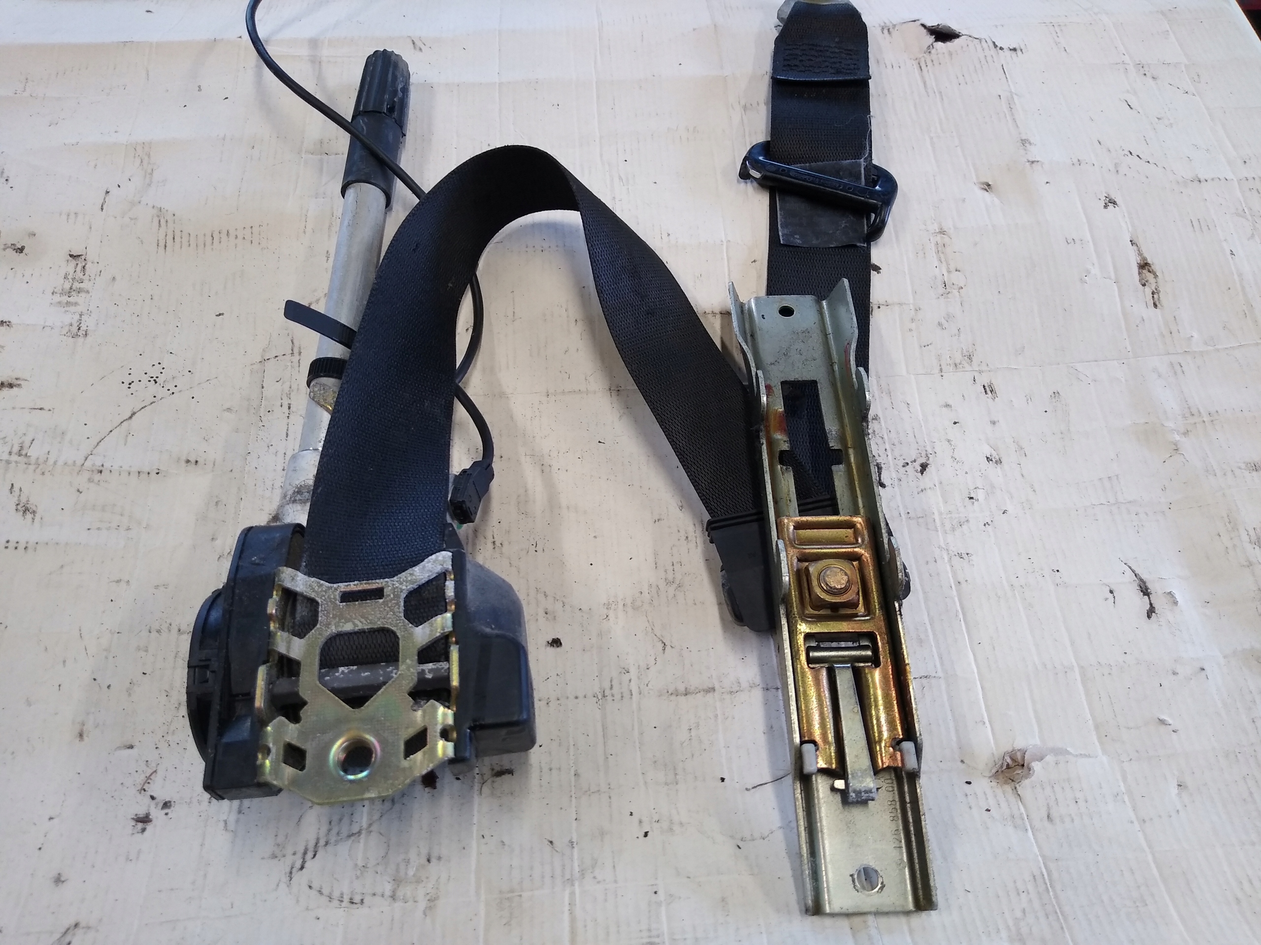tension belt safety right front MERCEDES W124