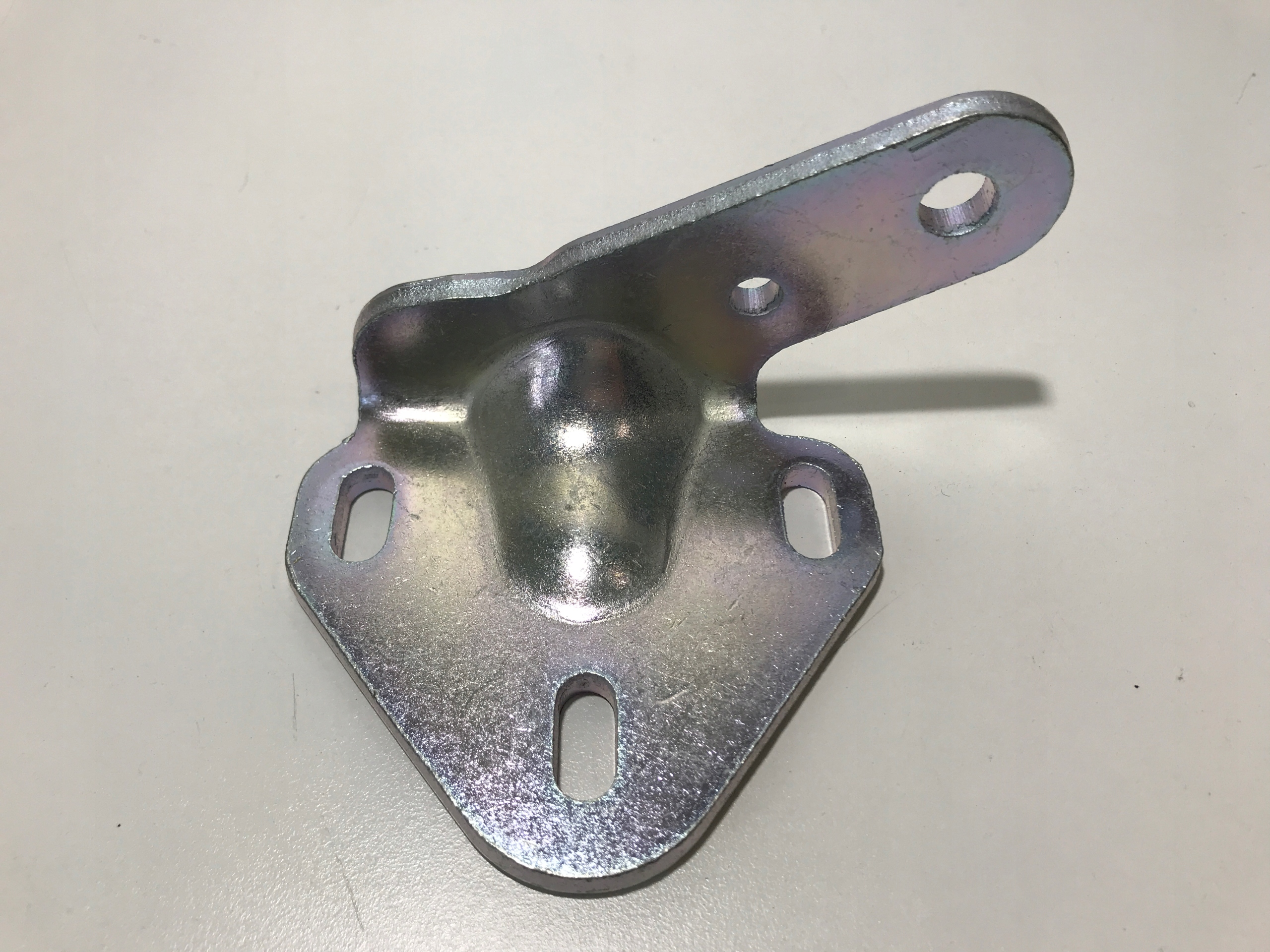 КРОНШТЕЙН ОПОРА СДВИЖНОЙ ДВЕРИ FIAT 1336744080