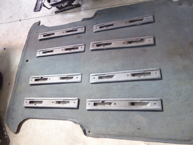 VOYAGER IV DYWAN PODLOGA PROWADNICE 5D Part manufacturer Chrysler OE