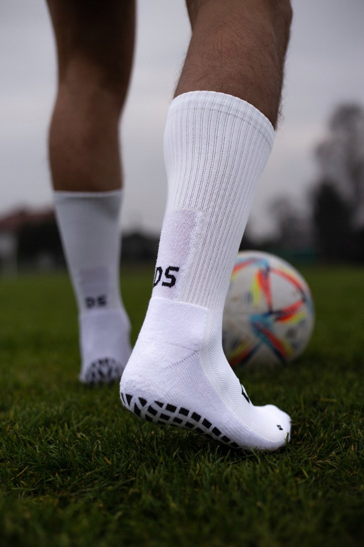 SKARPETY ANTYPOŚLIZGOWE BIAŁE r.38-41 PIŁKARSKIE DSEREK SPORTOWE GETRY Kolekcja Nowa