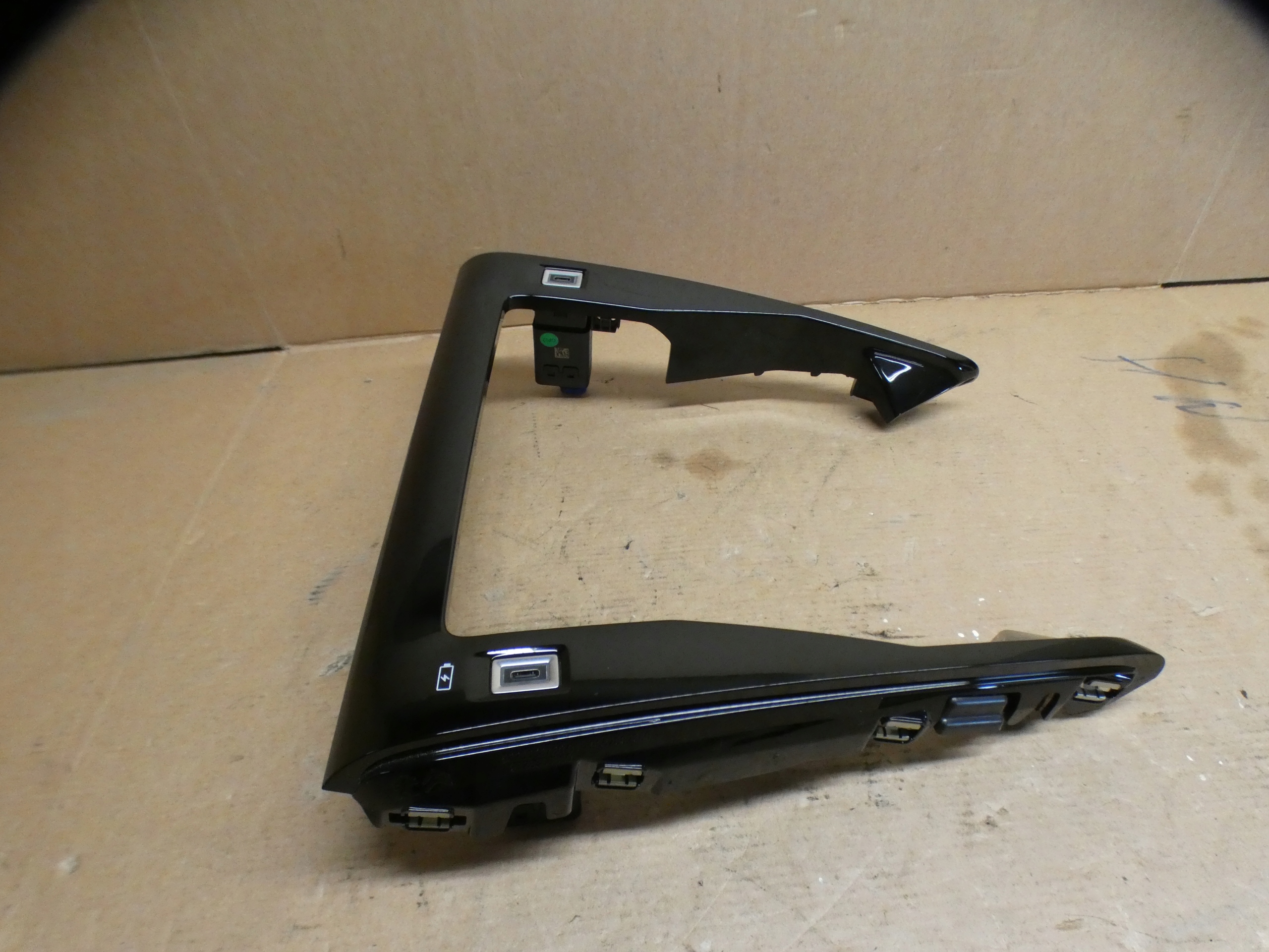 PEUGEOT 208 II frame dekor tunel usb 9828368780