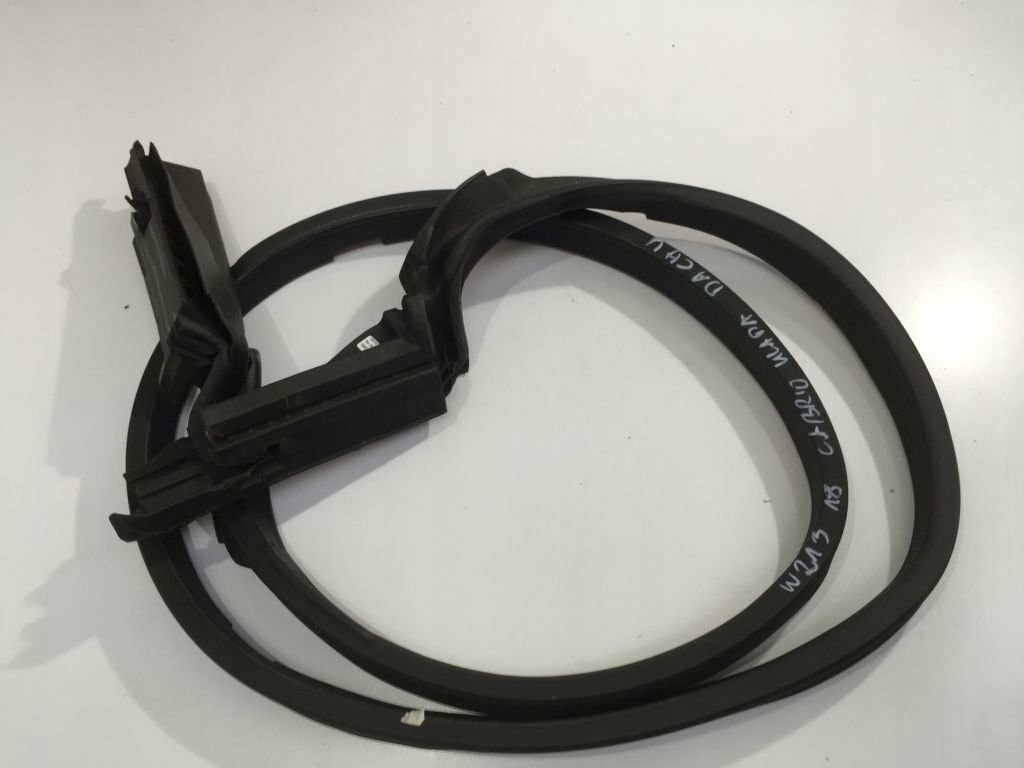 MERCEDES E W238 CABRIO USZCZELKA POKRYWY DACHU