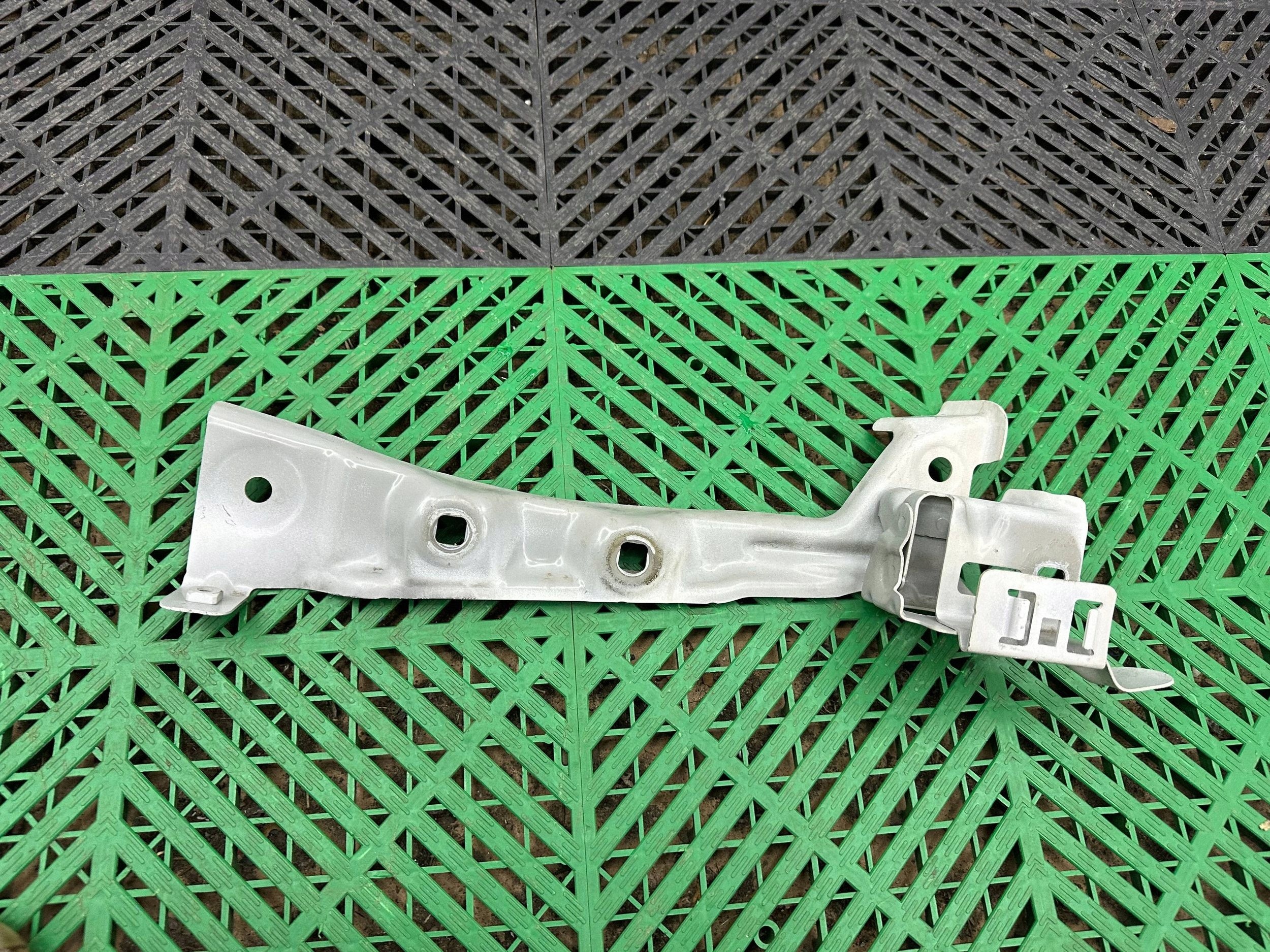 staffa parafango BMW 1 F40 7450378