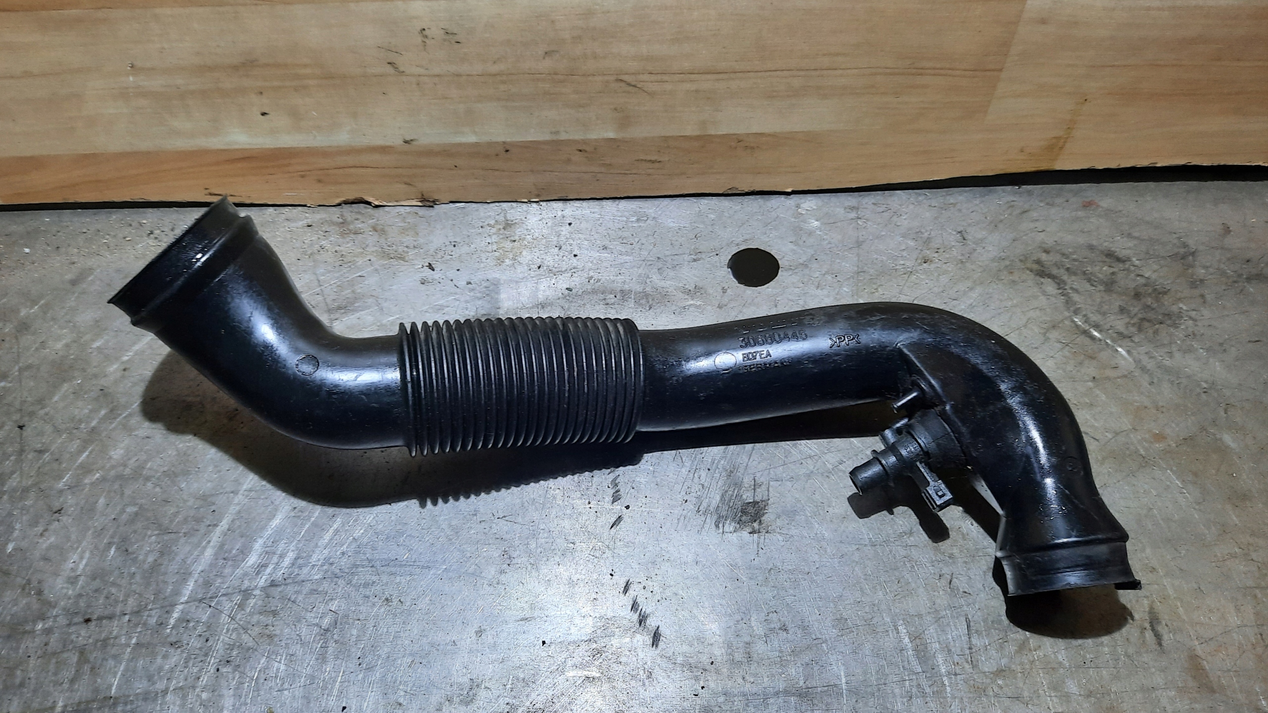 VOLVO V70 II 2,5 т воздуховод труба впускной VOL