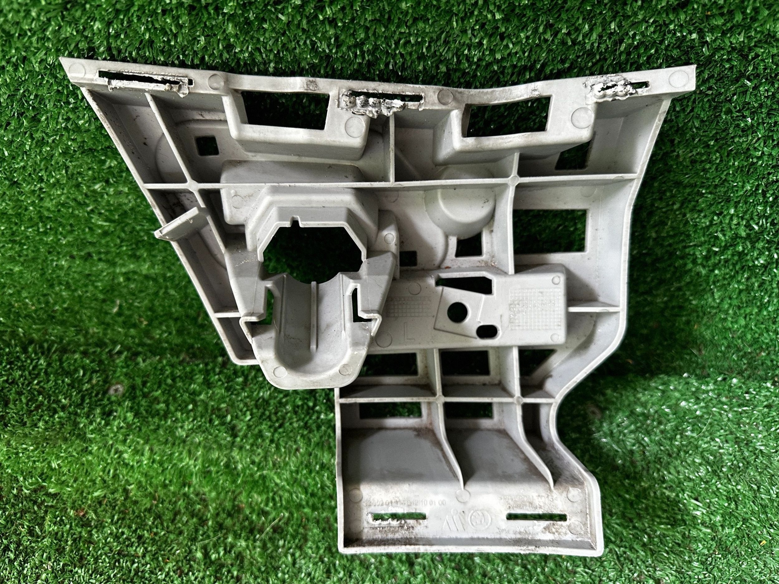 Skoda Octavia 20- halter der stoßstange rechts 5E0807056 links 5E0807055