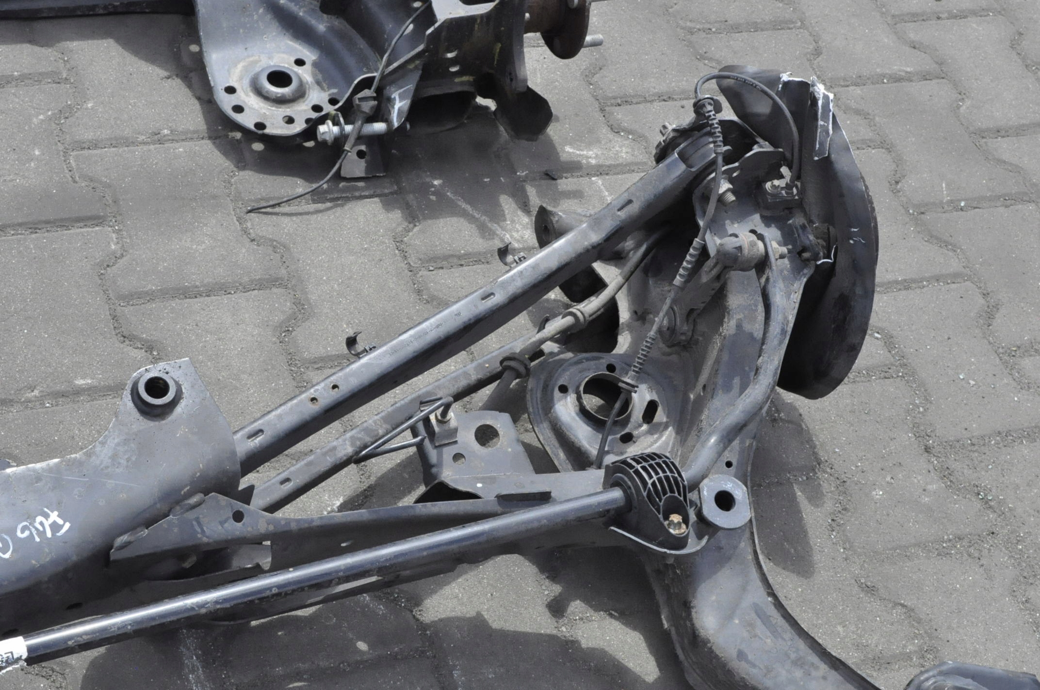 BMW F39 F44 F46 F48 1.5 136KM 2.0 16V 192KM ZAWIESZENIE BELKA TYŁ 6851560 Numer katalogowy części 6851560